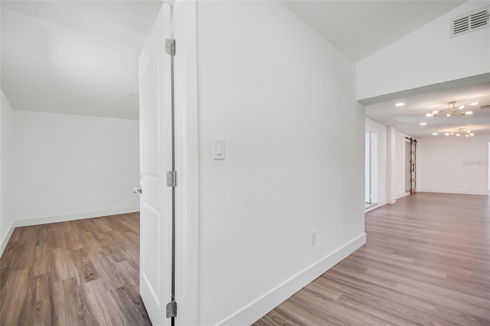 842 DENNIS AVE