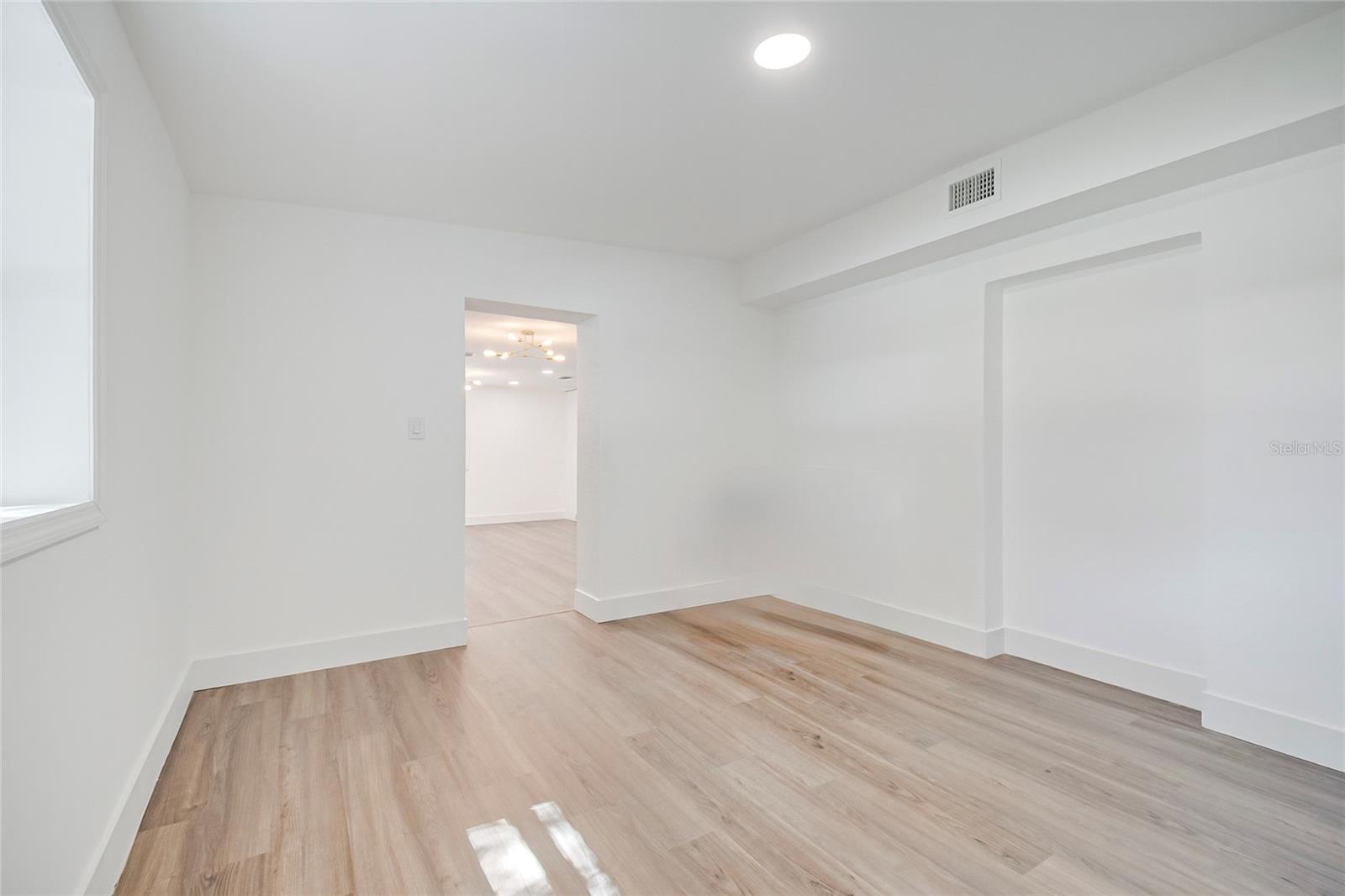 842 DENNIS AVE