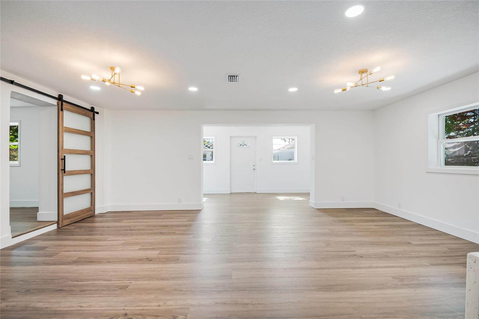 842 DENNIS AVE