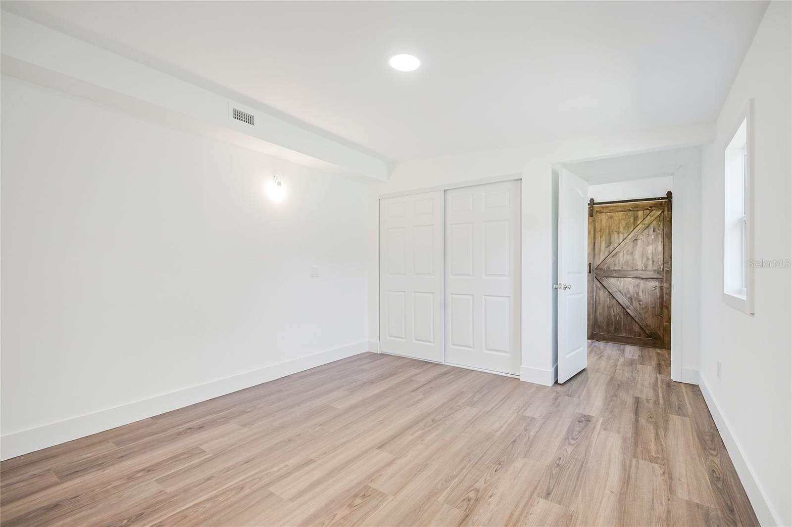 842 DENNIS AVE