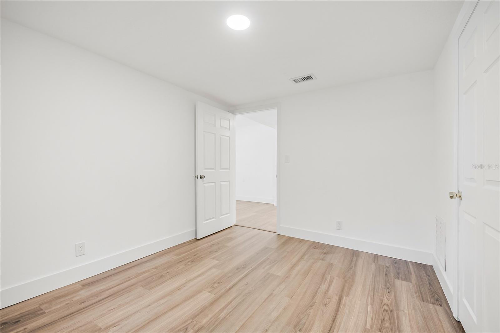 842 DENNIS AVE