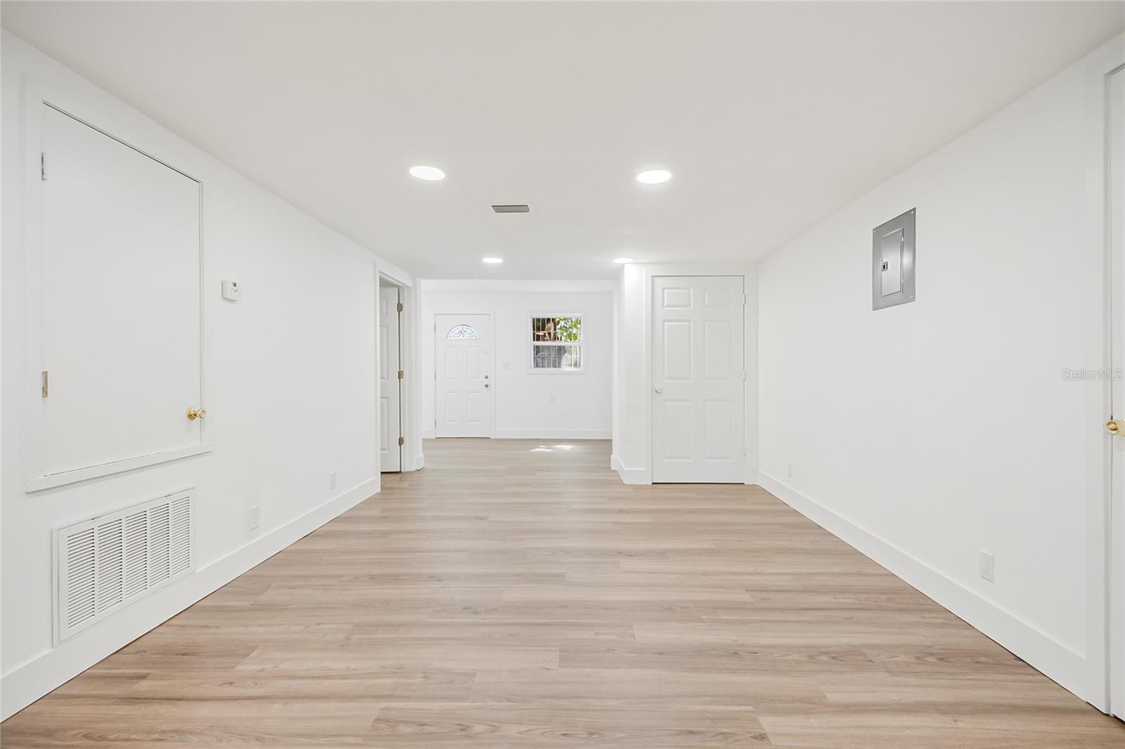 842 DENNIS AVE