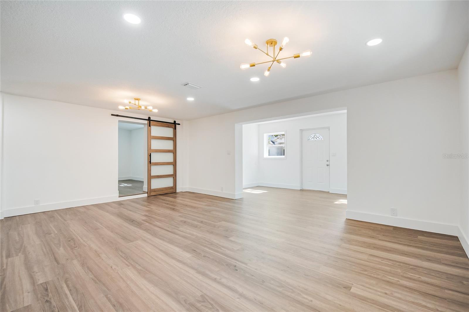 842 DENNIS AVE