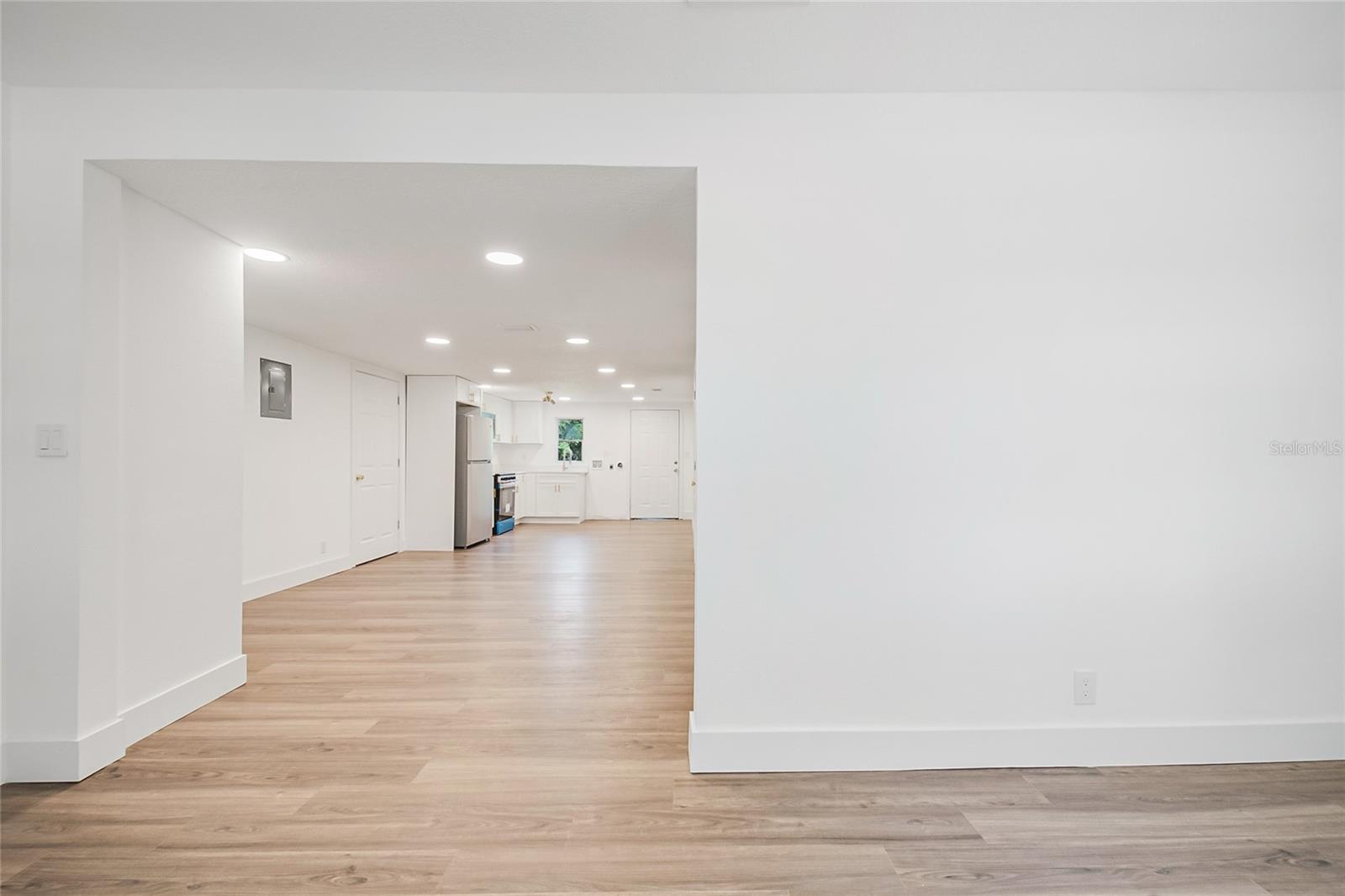 842 DENNIS AVE