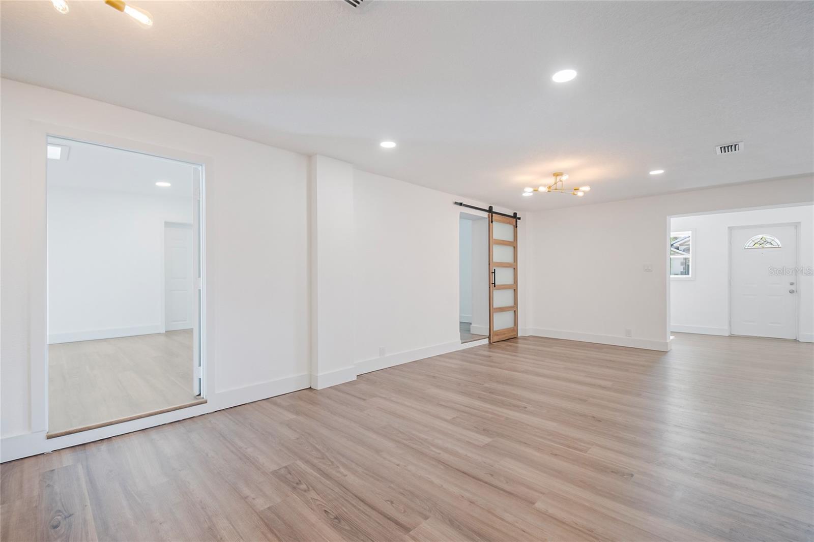 842 DENNIS AVE