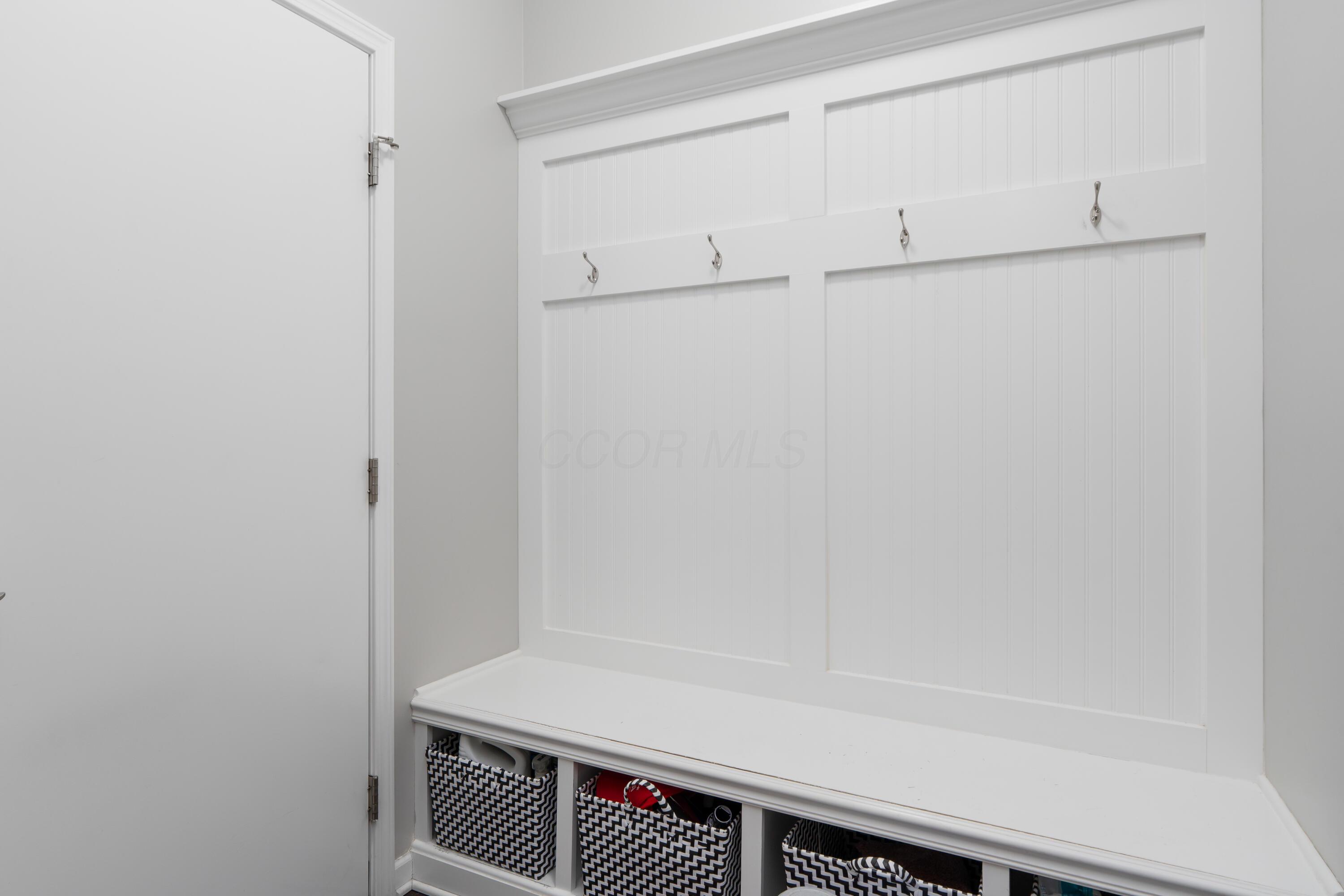 6674 Cat Singer Circle S