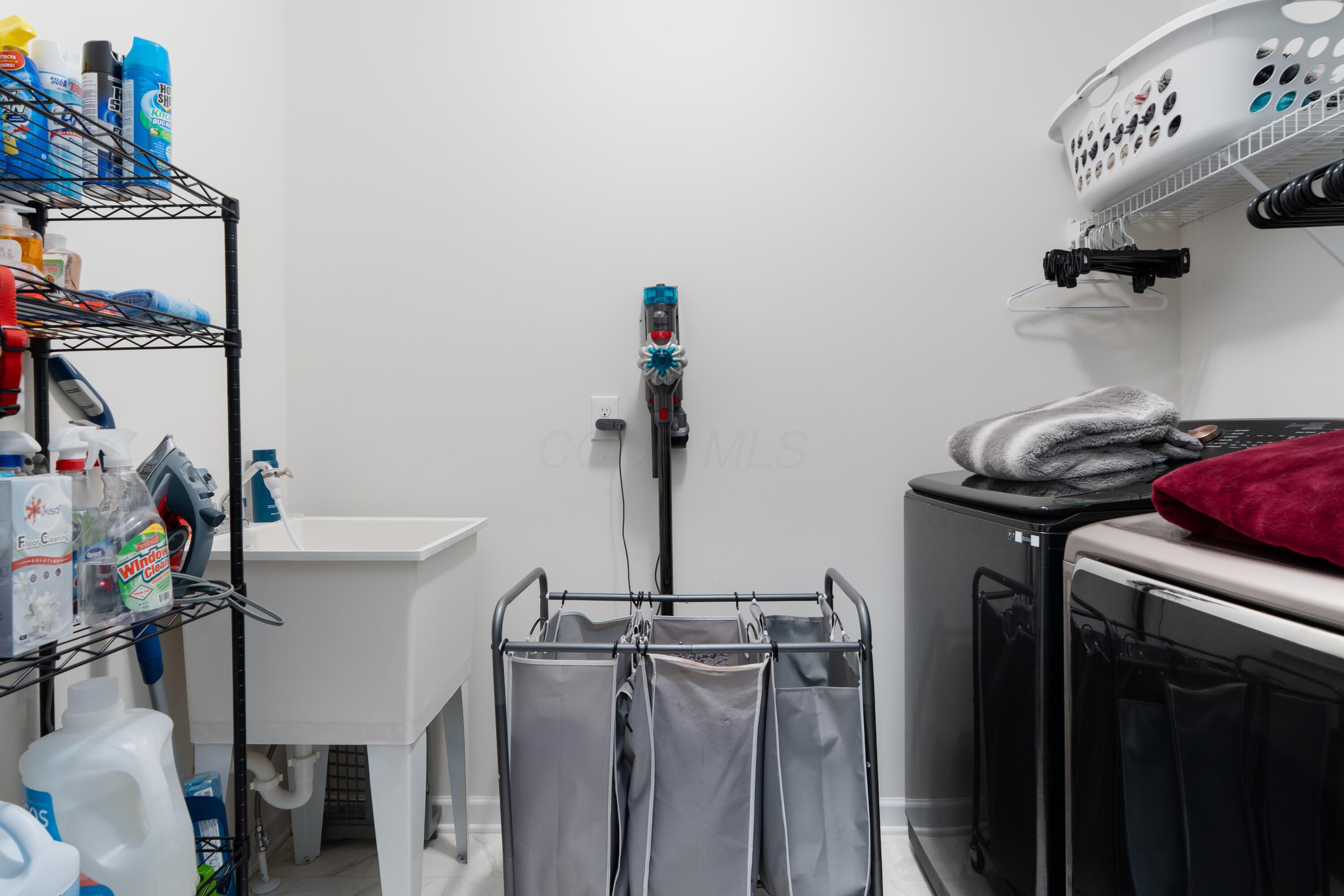 6674 Cat Singer Circle S