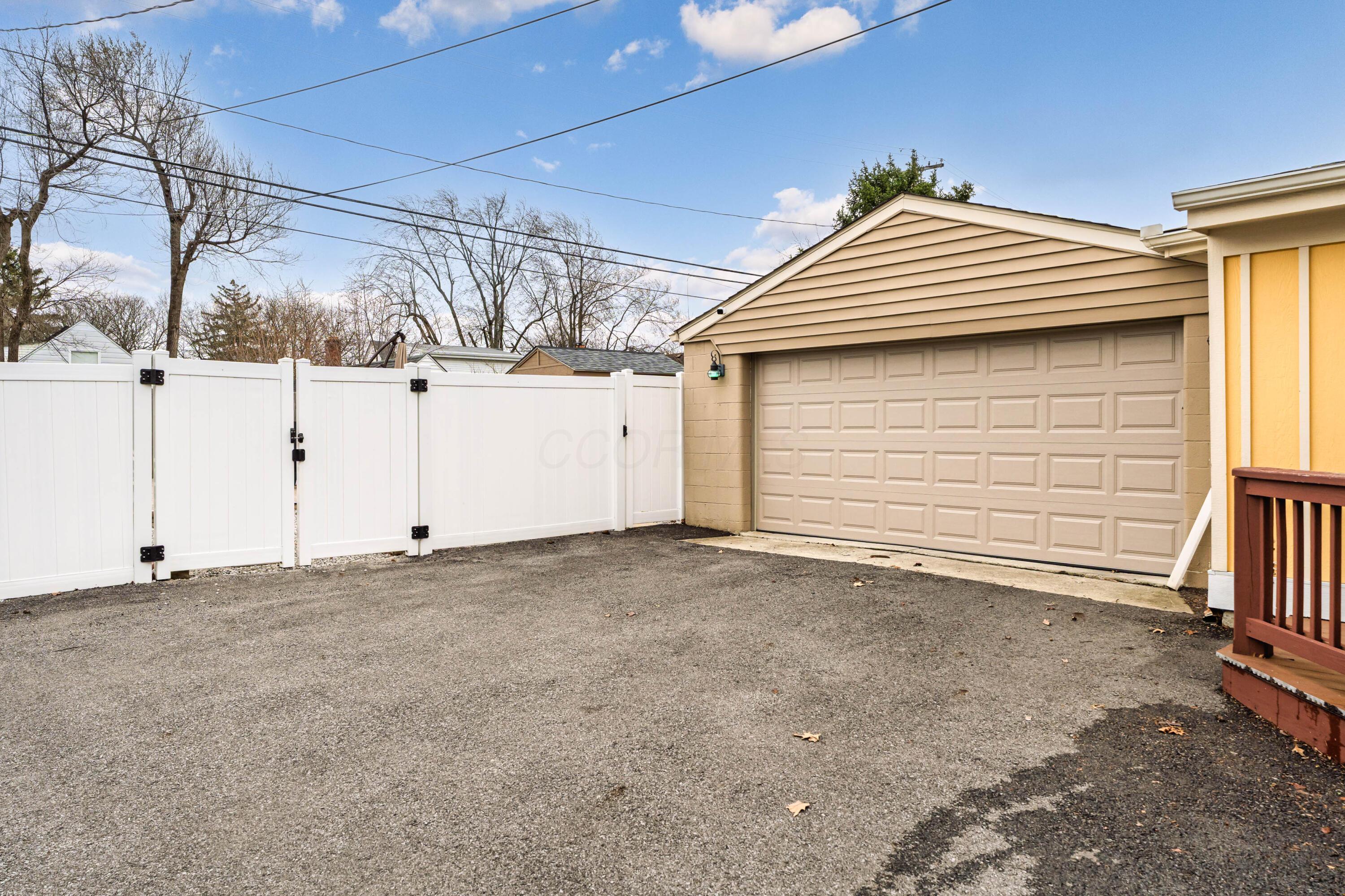 652 Eastmoor Boulevard