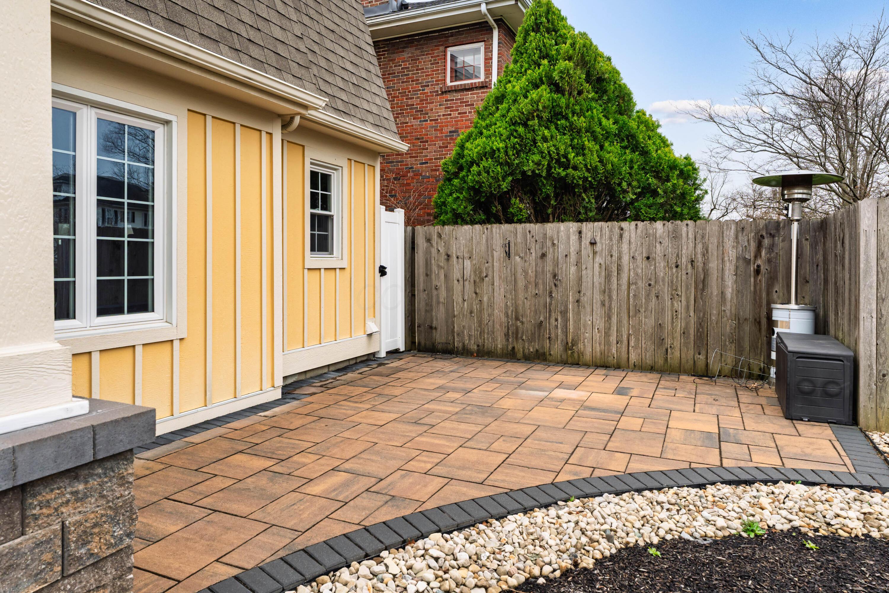 652 Eastmoor Boulevard