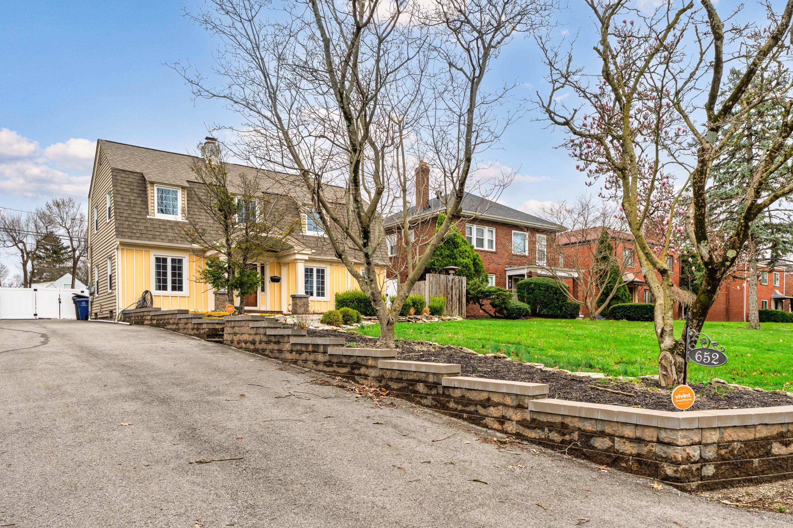 652 Eastmoor Boulevard