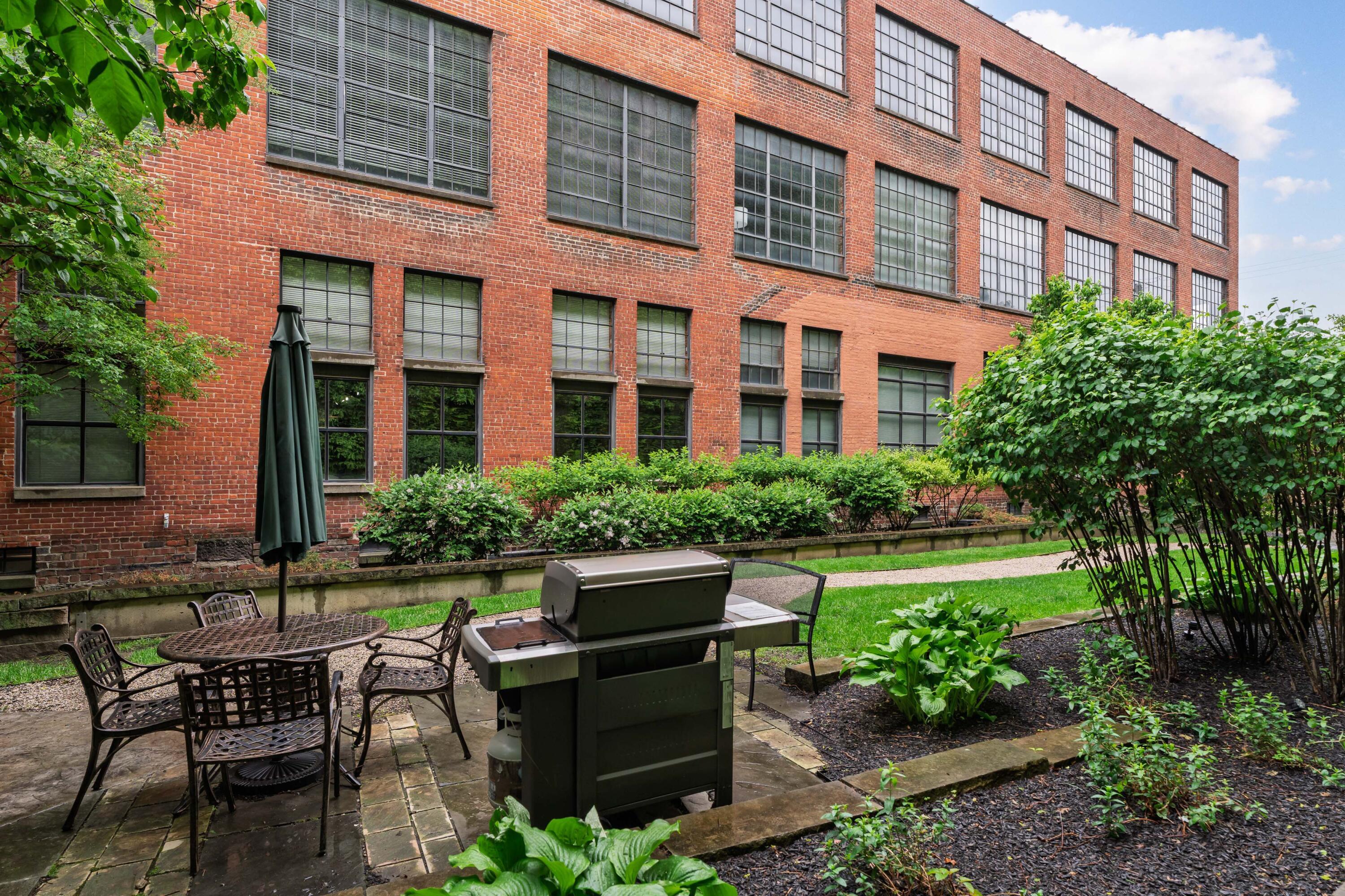 570 S Front Street, 114