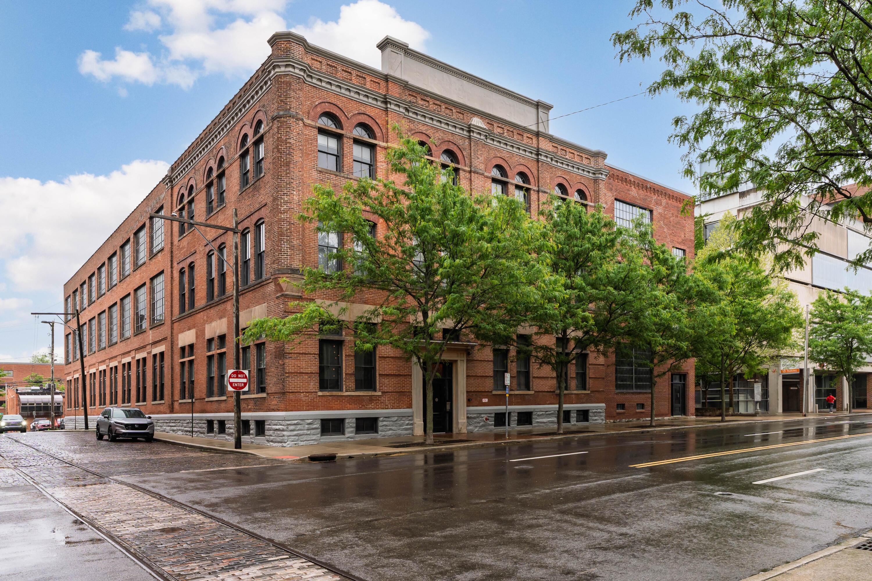 570 S Front Street, 114