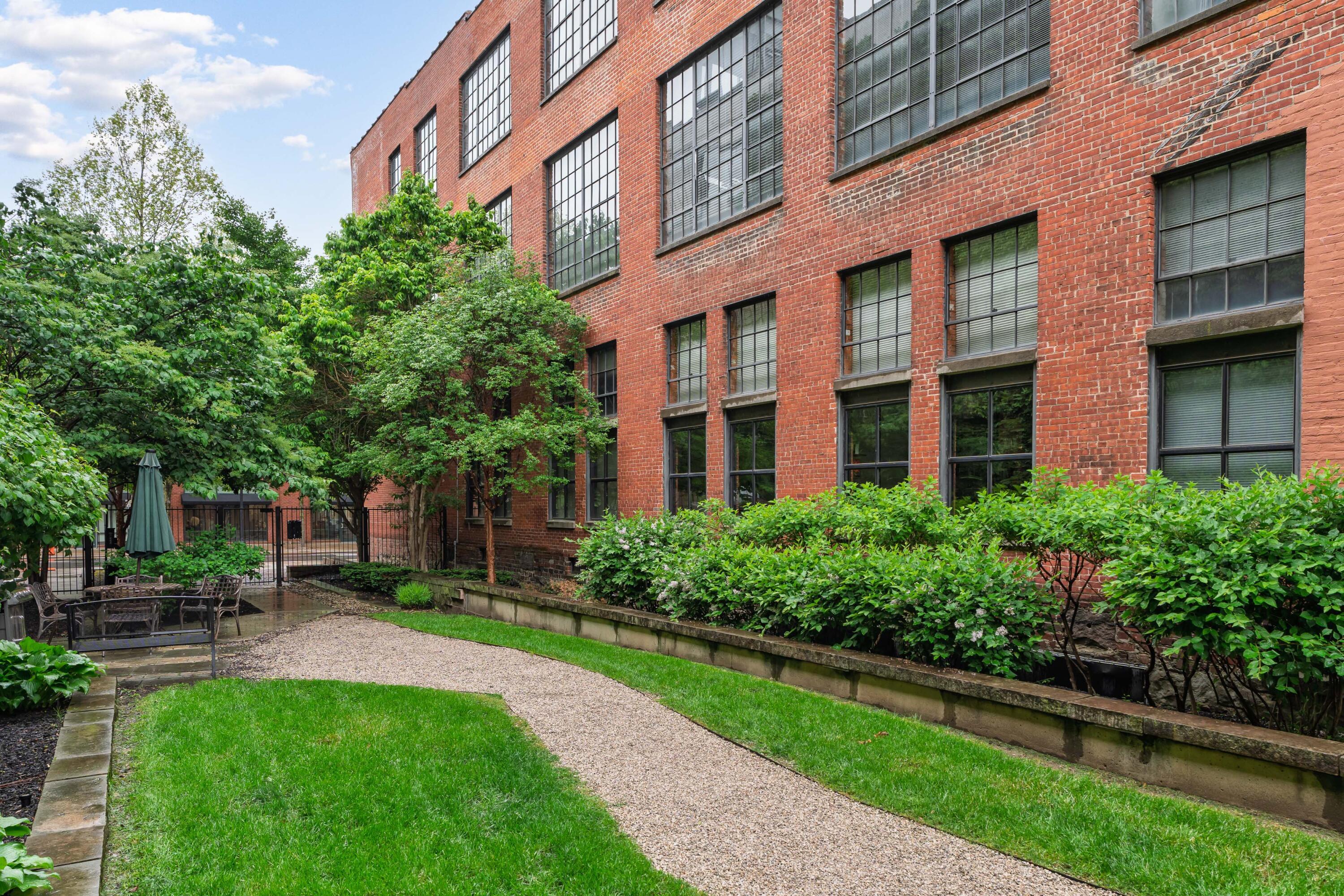 570 S Front Street, 114