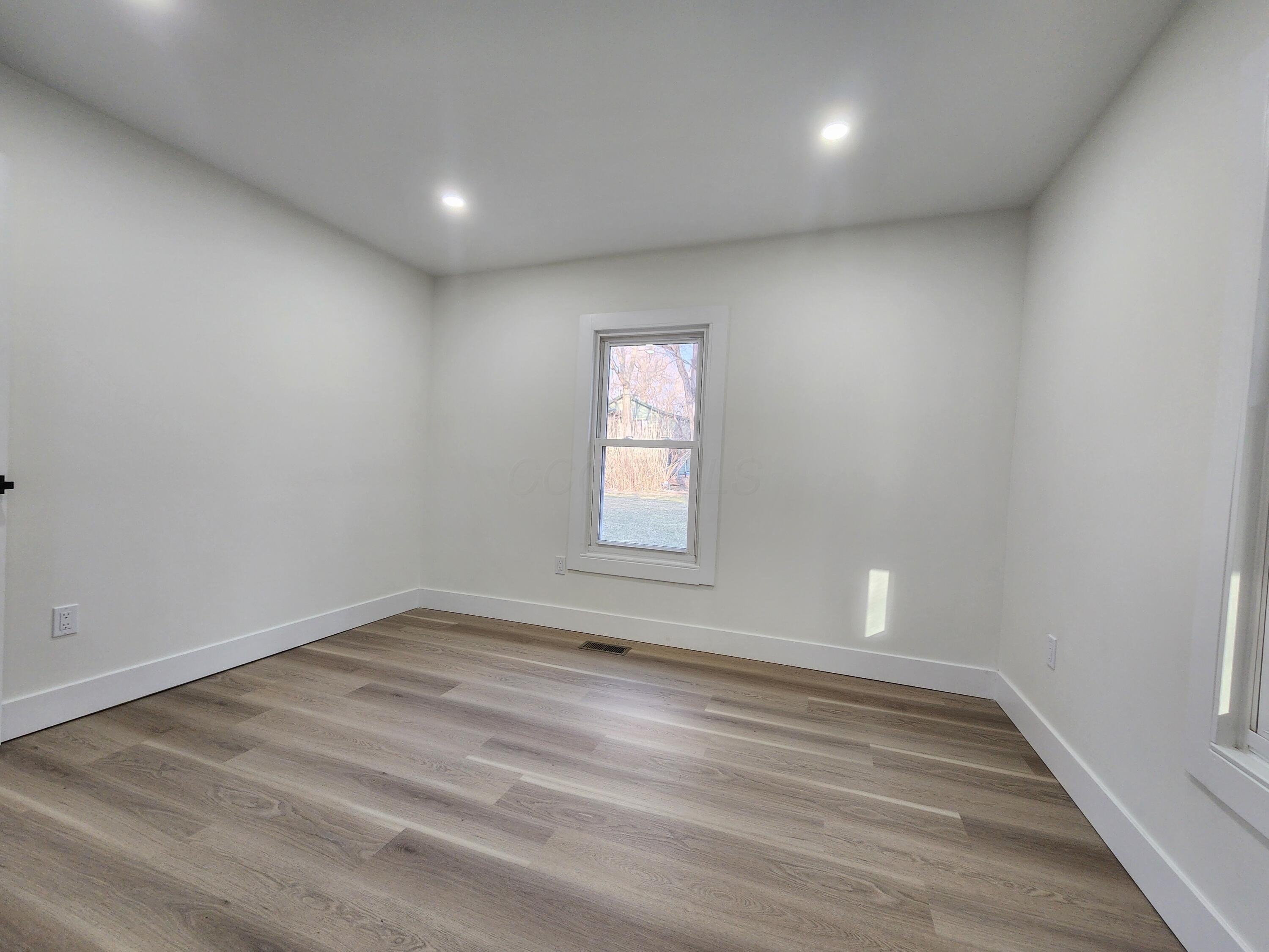 458 W Kanawha Avenue
