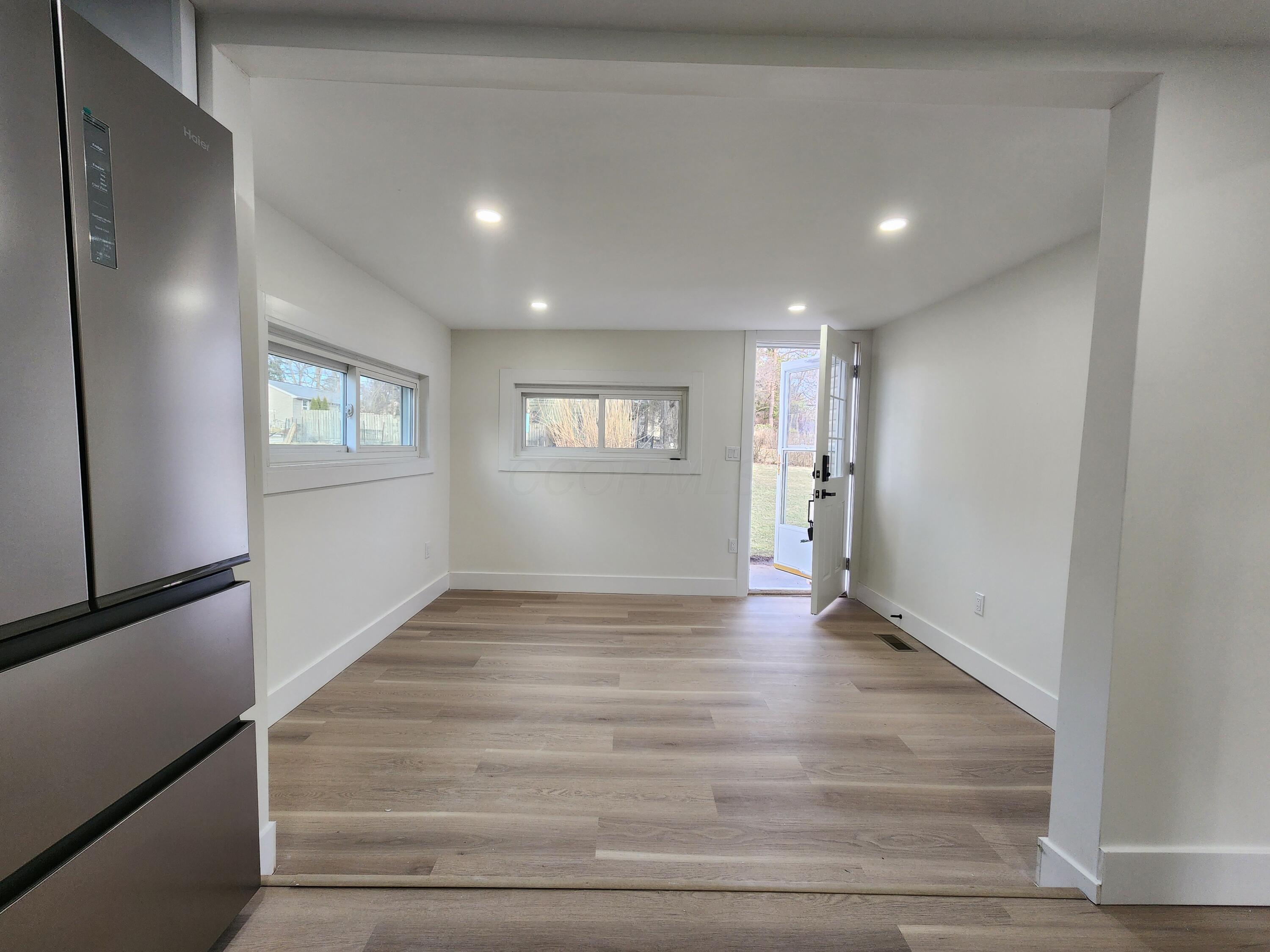 458 W Kanawha Avenue
