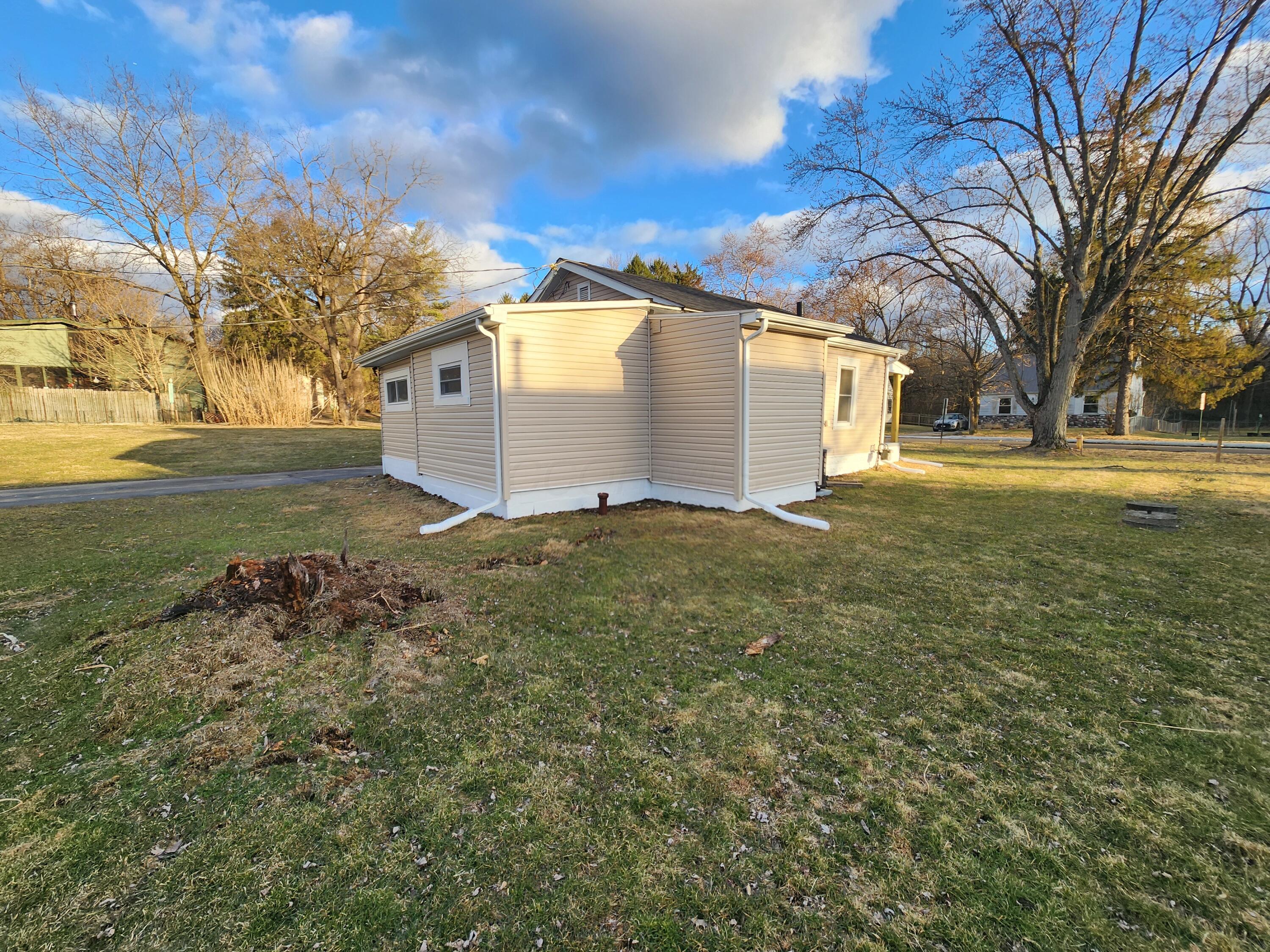 458 W Kanawha Avenue
