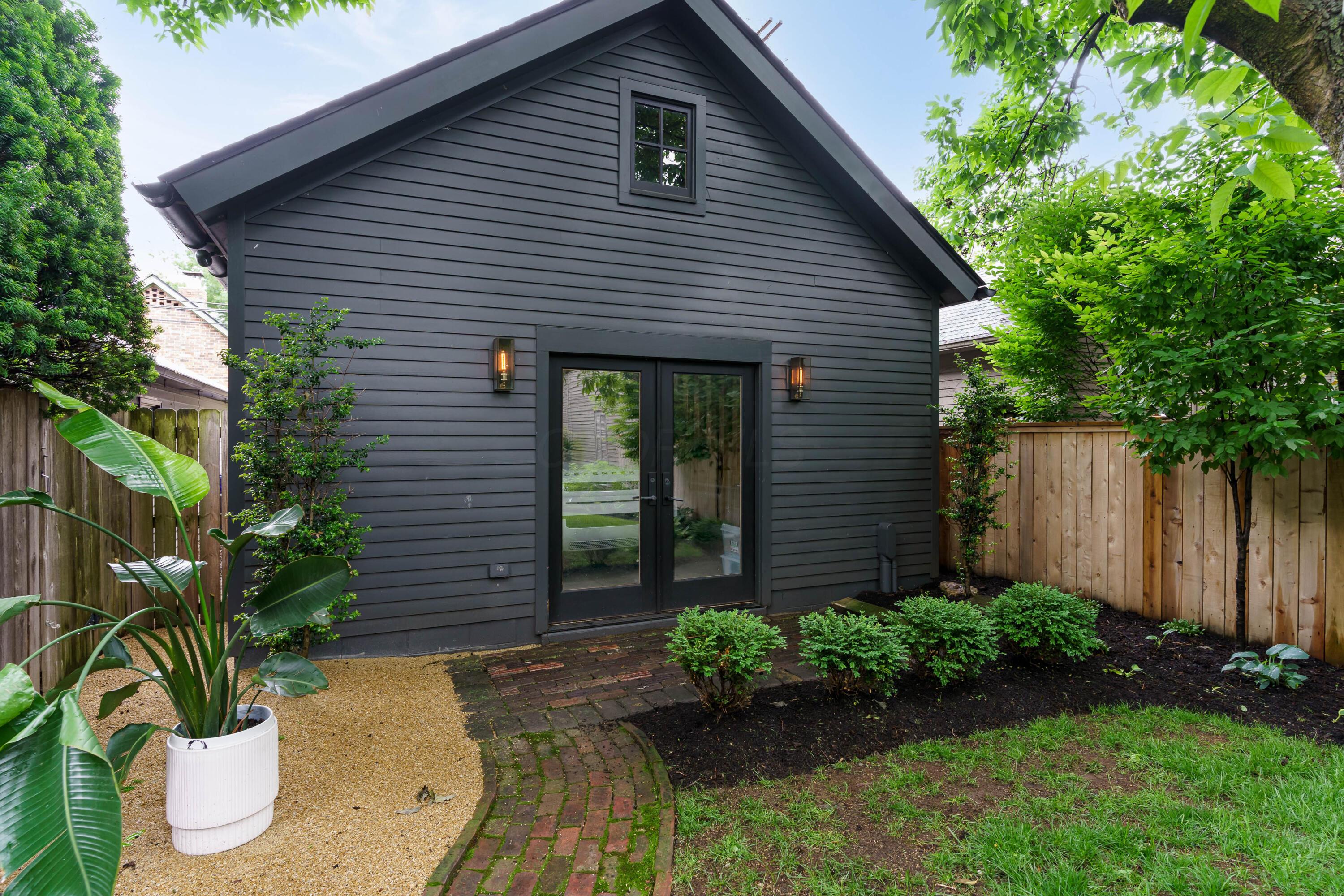 564 S 6th Street
