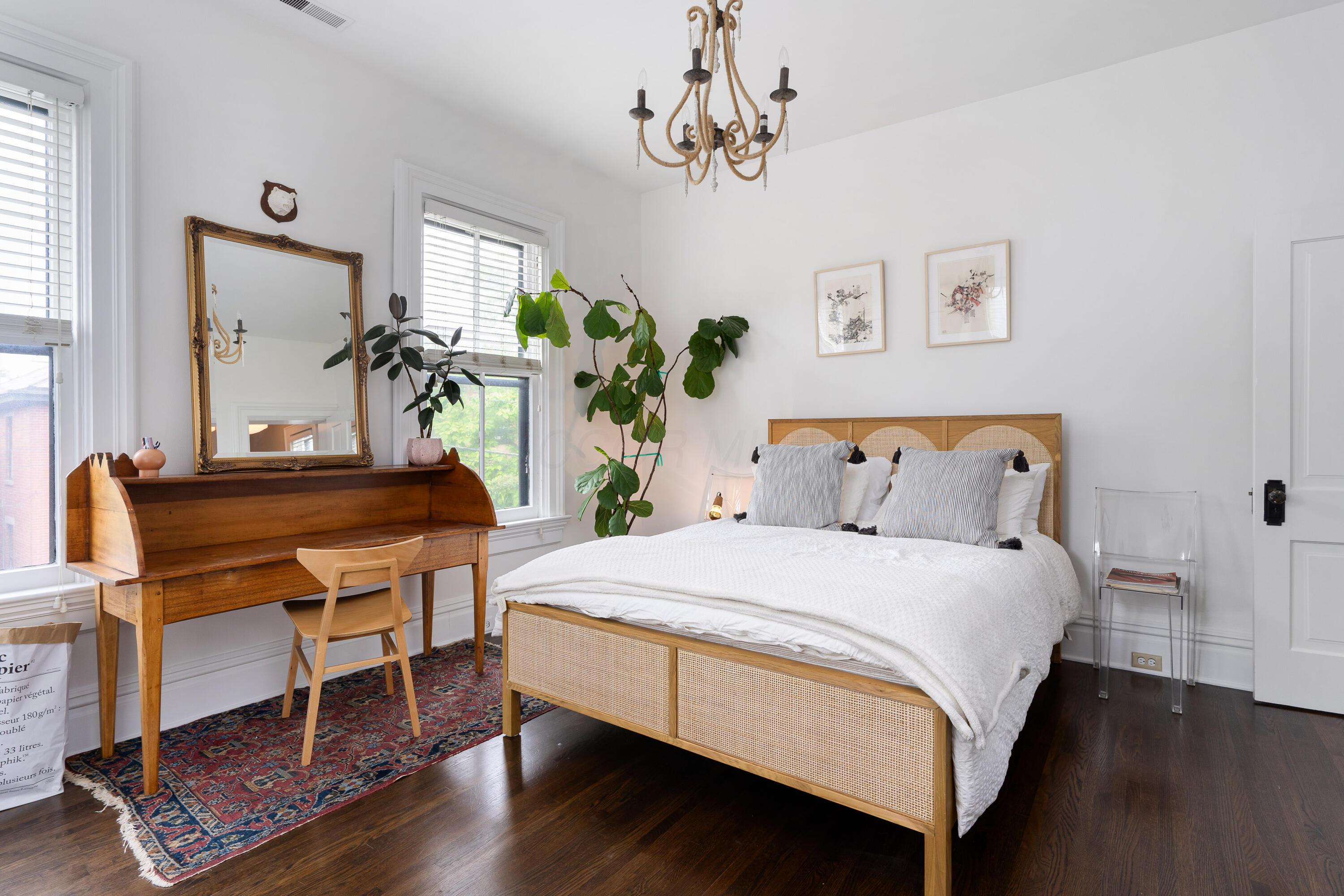564 S 6th Street