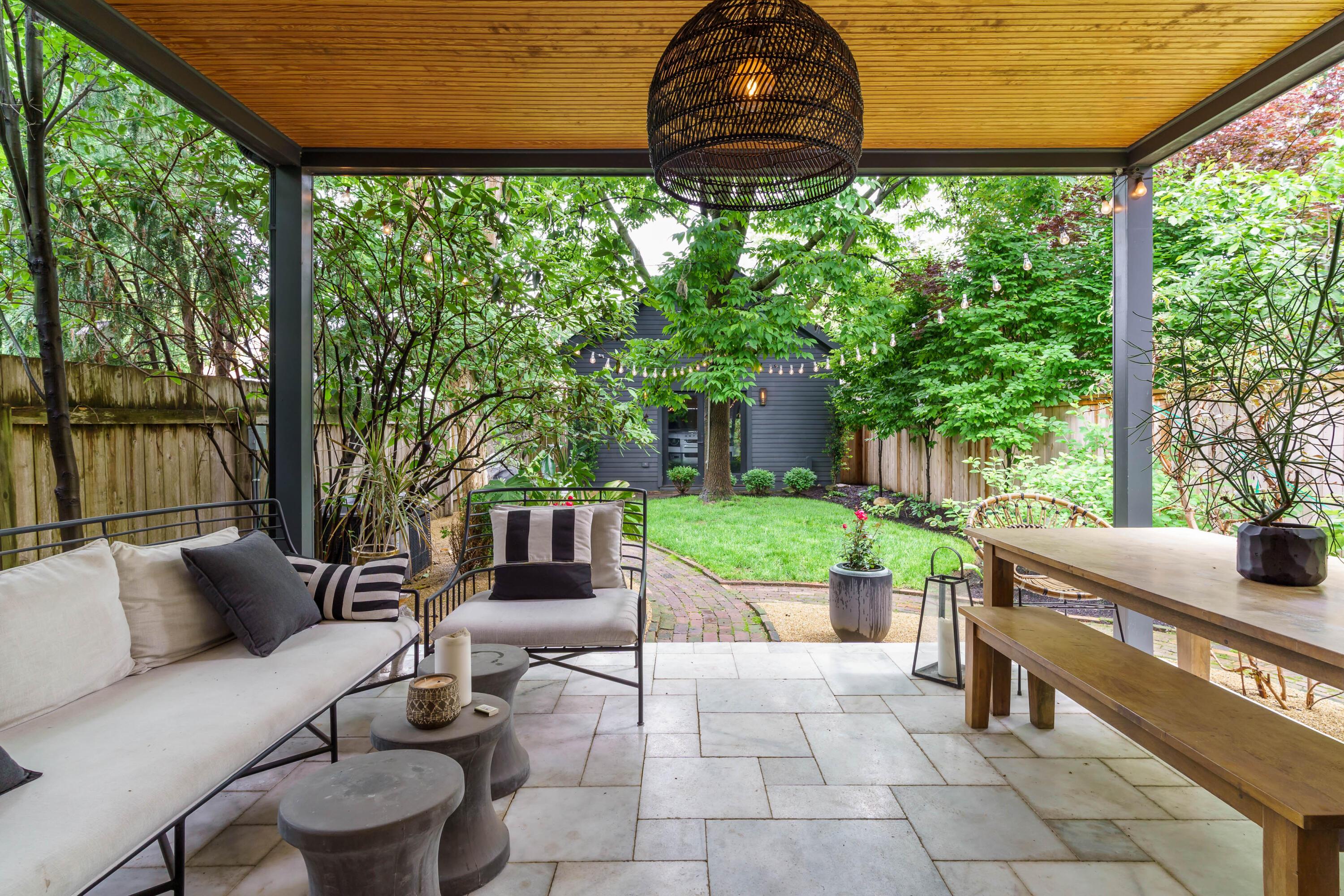 564 S 6th Street
