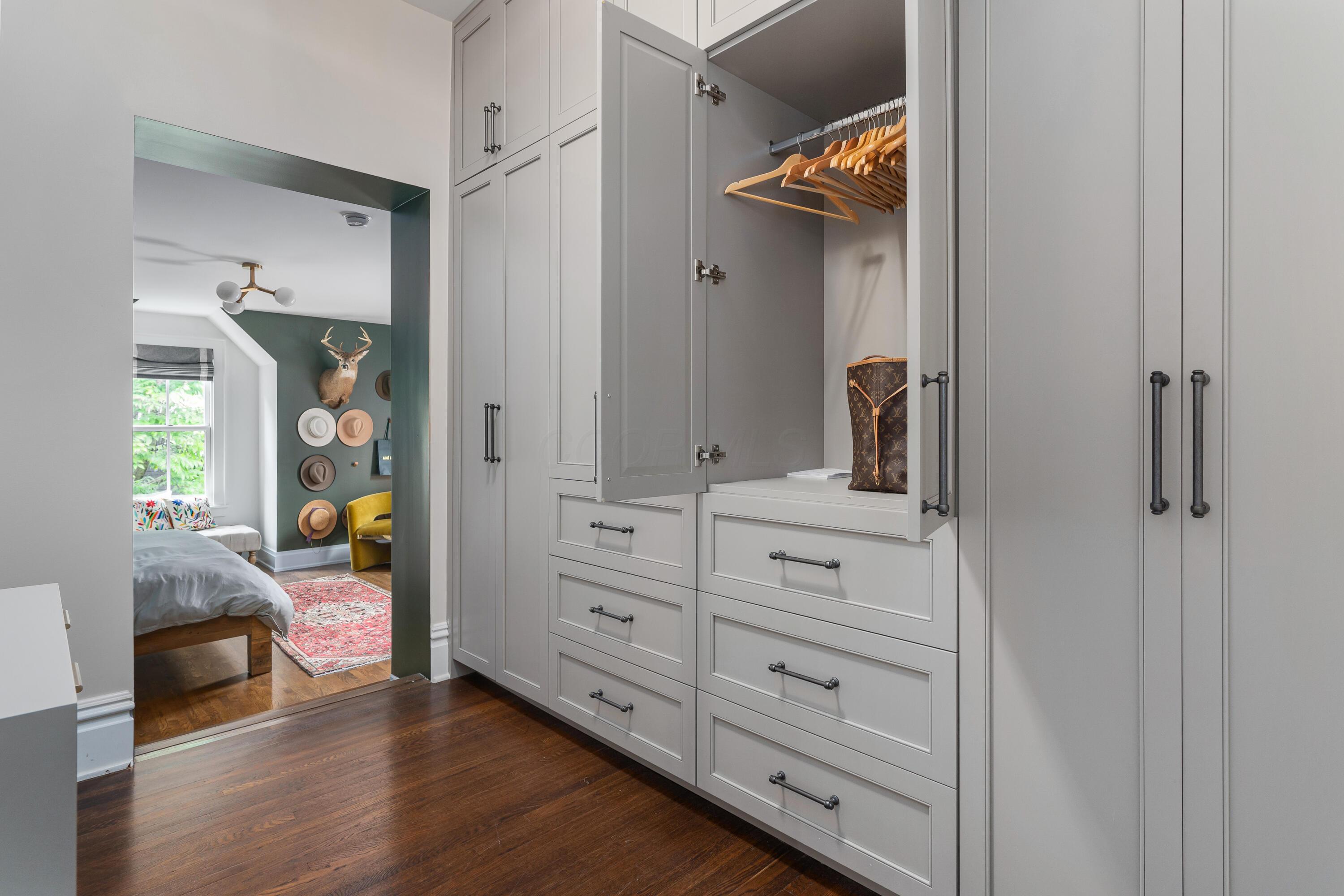 564 S 6th Street