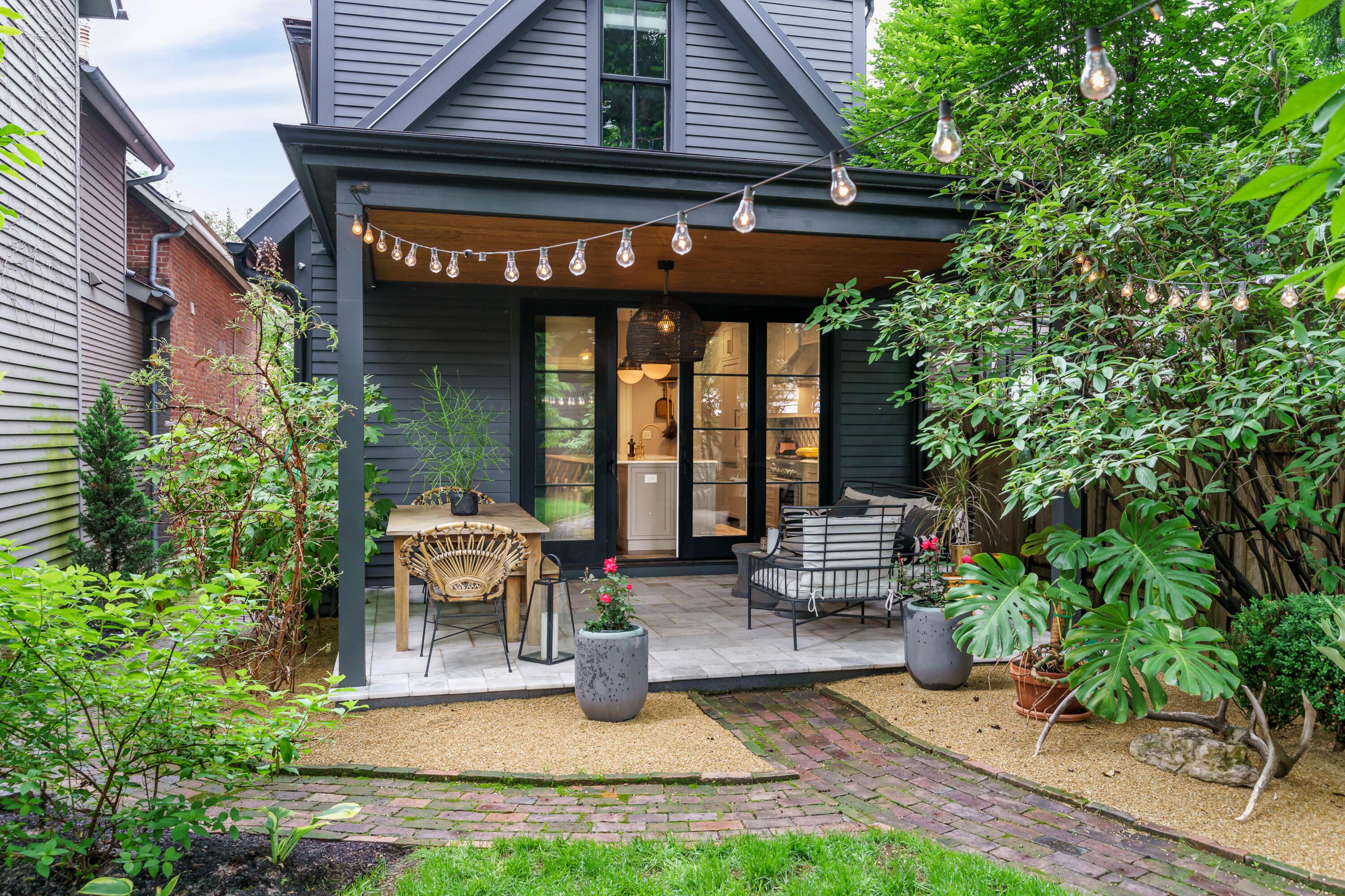 564 S 6th Street