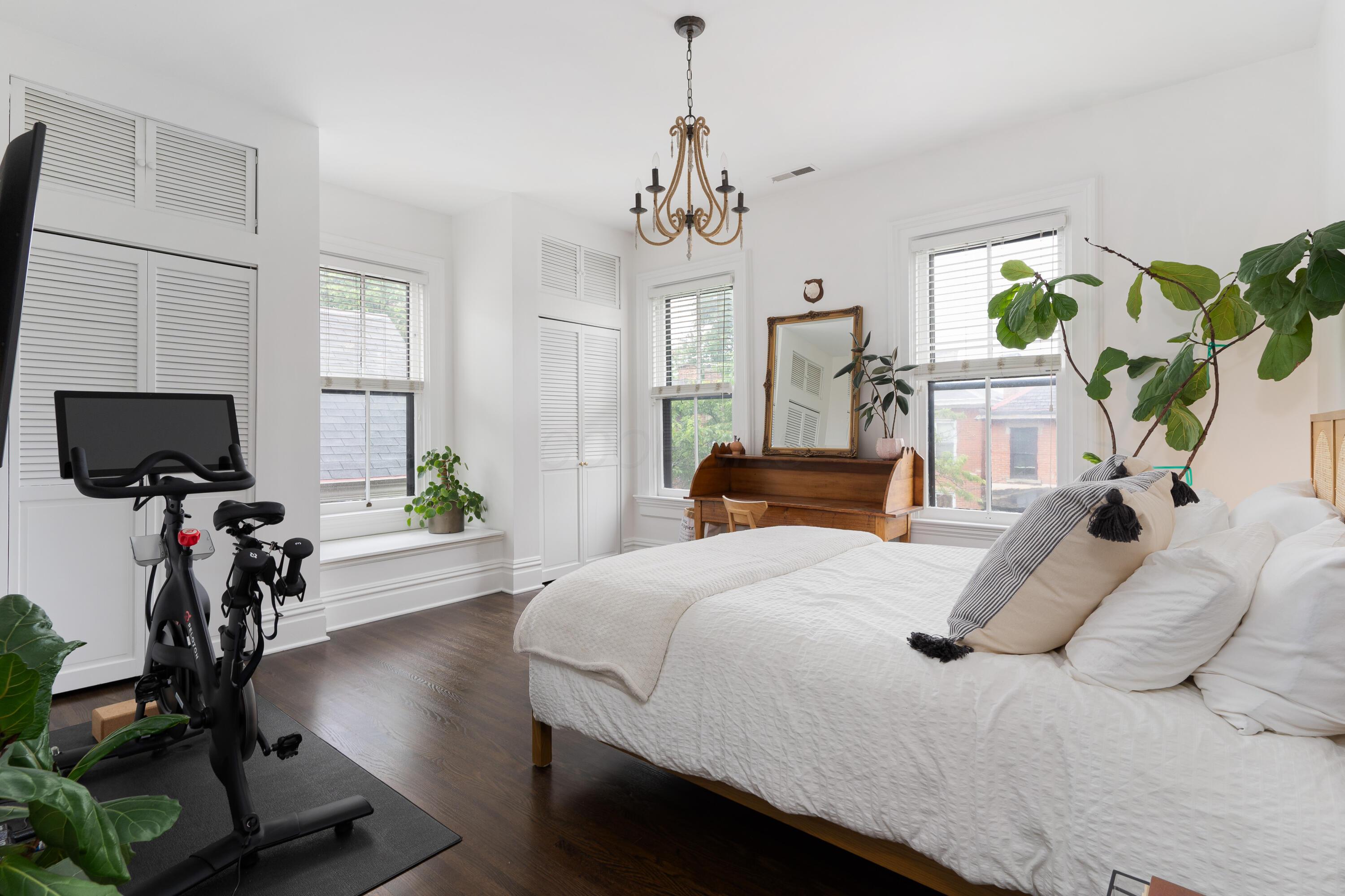 564 S 6th Street
