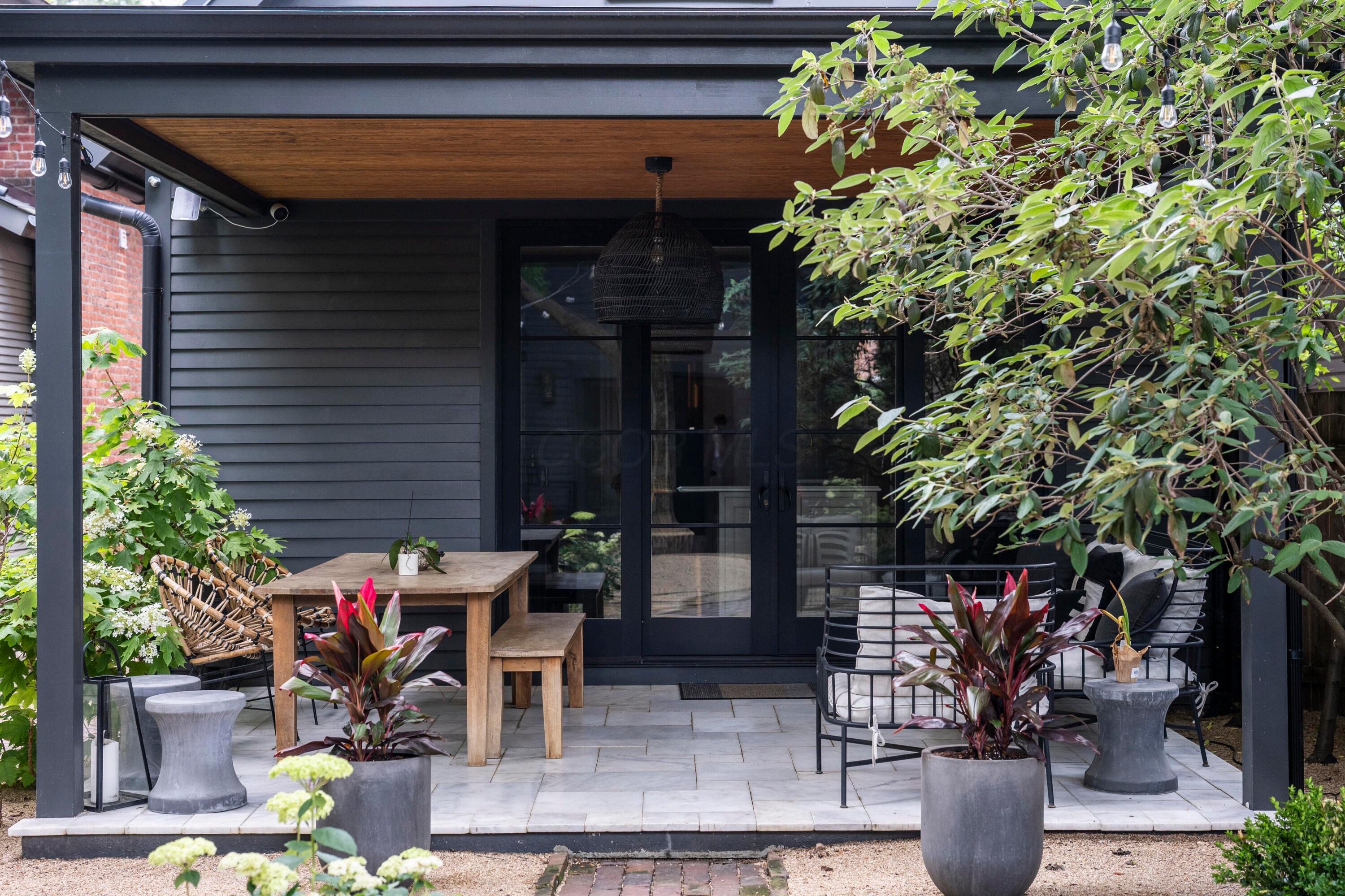 564 S 6th Street