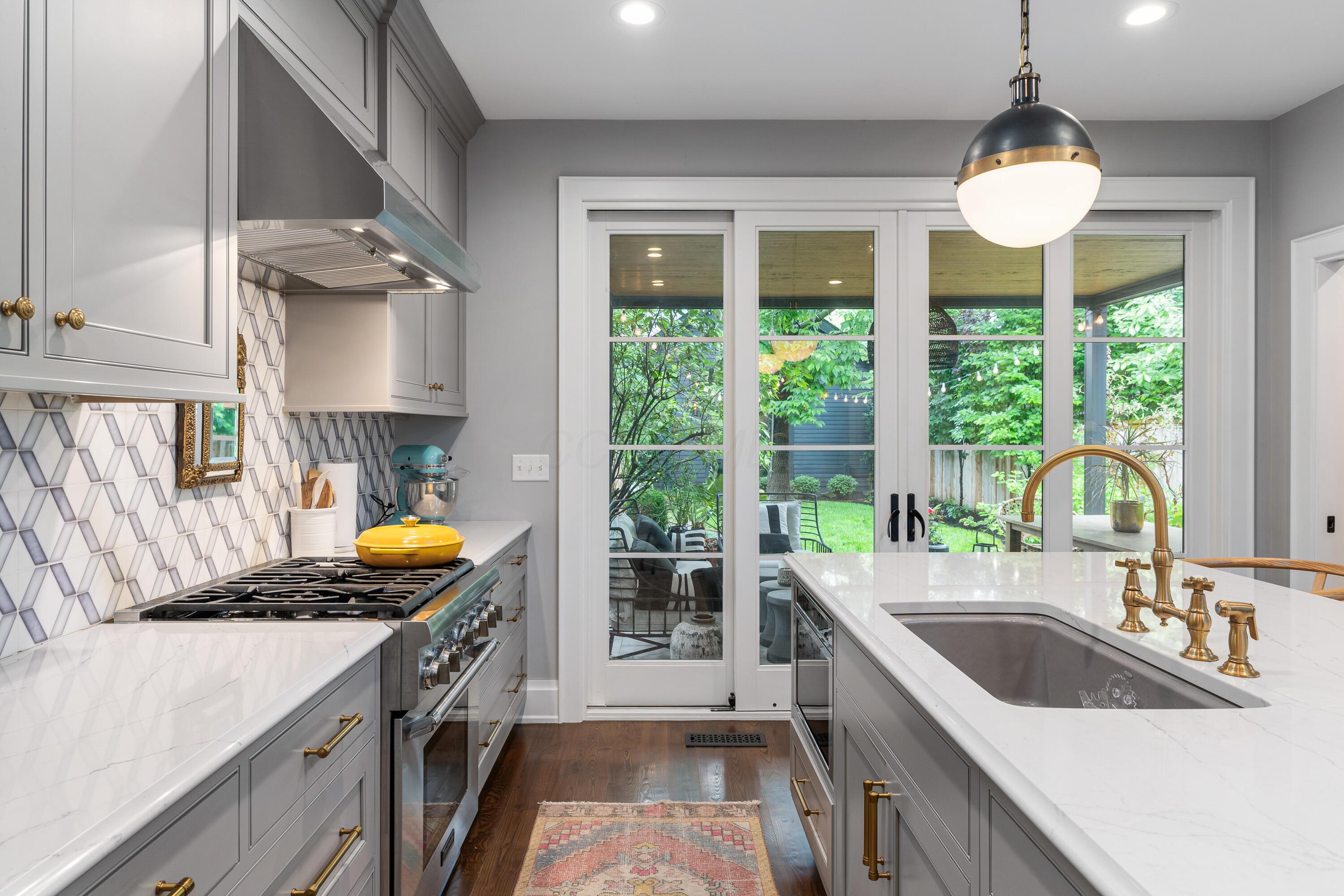 564 S 6th Street