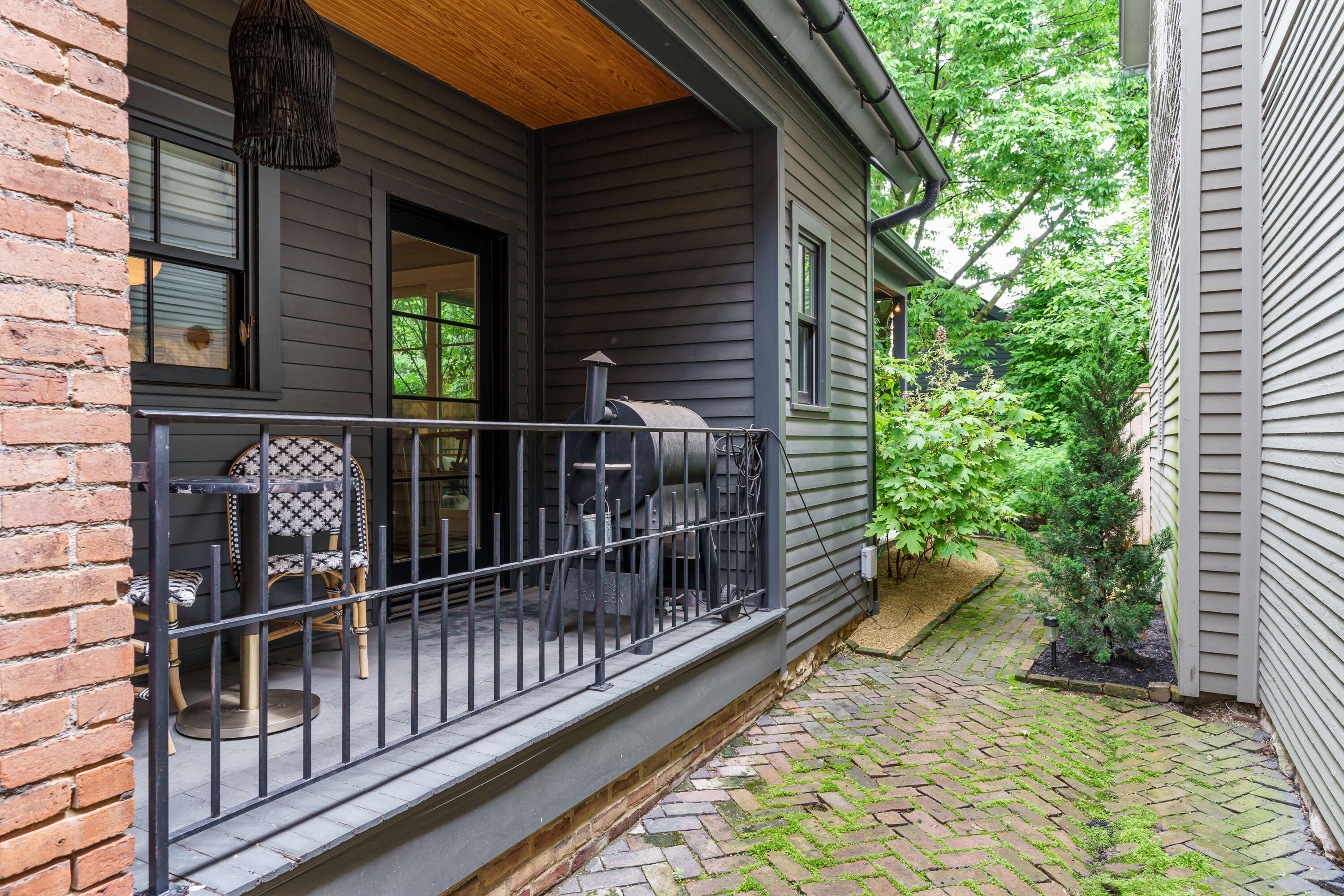 564 S 6th Street