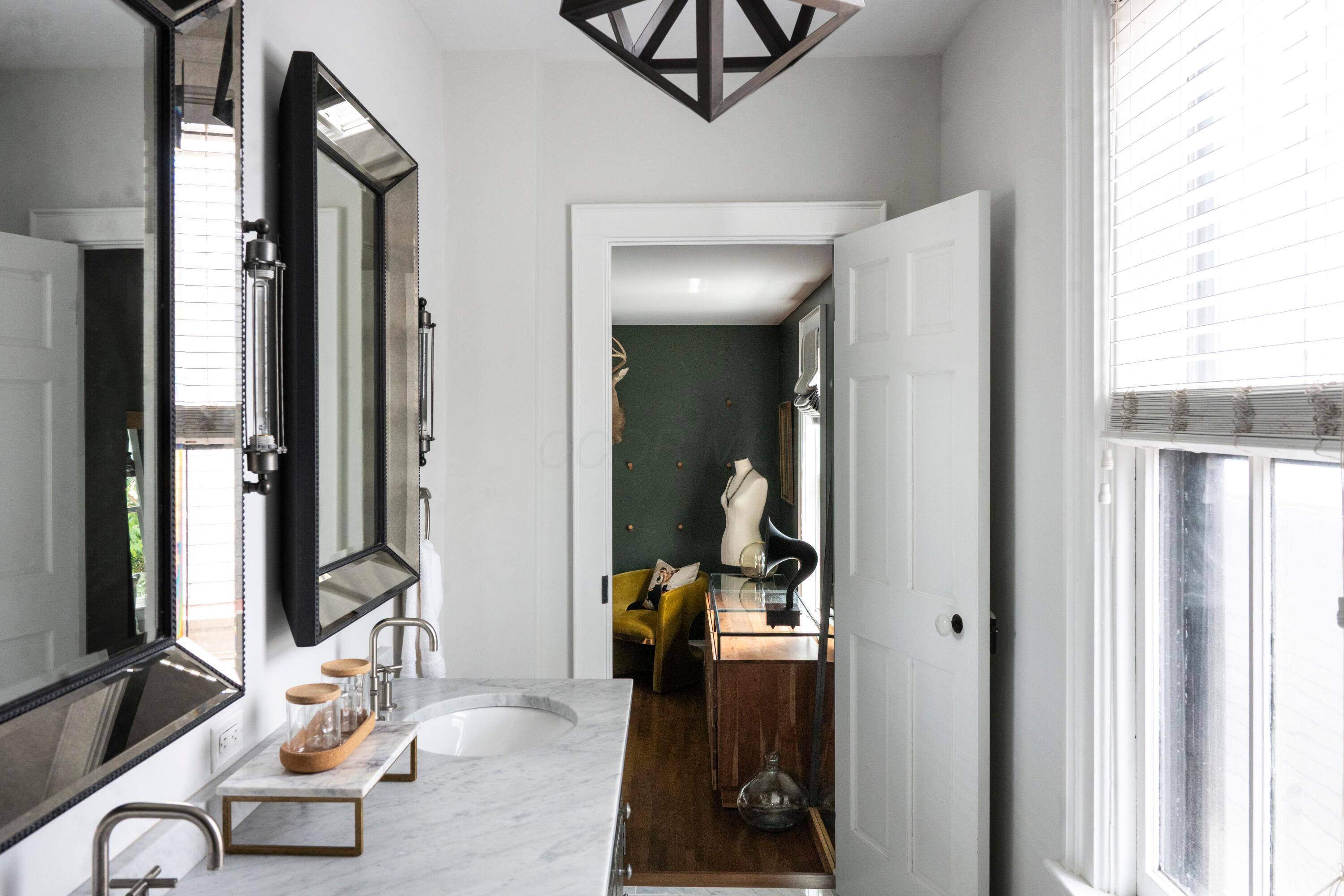 564 S 6th Street