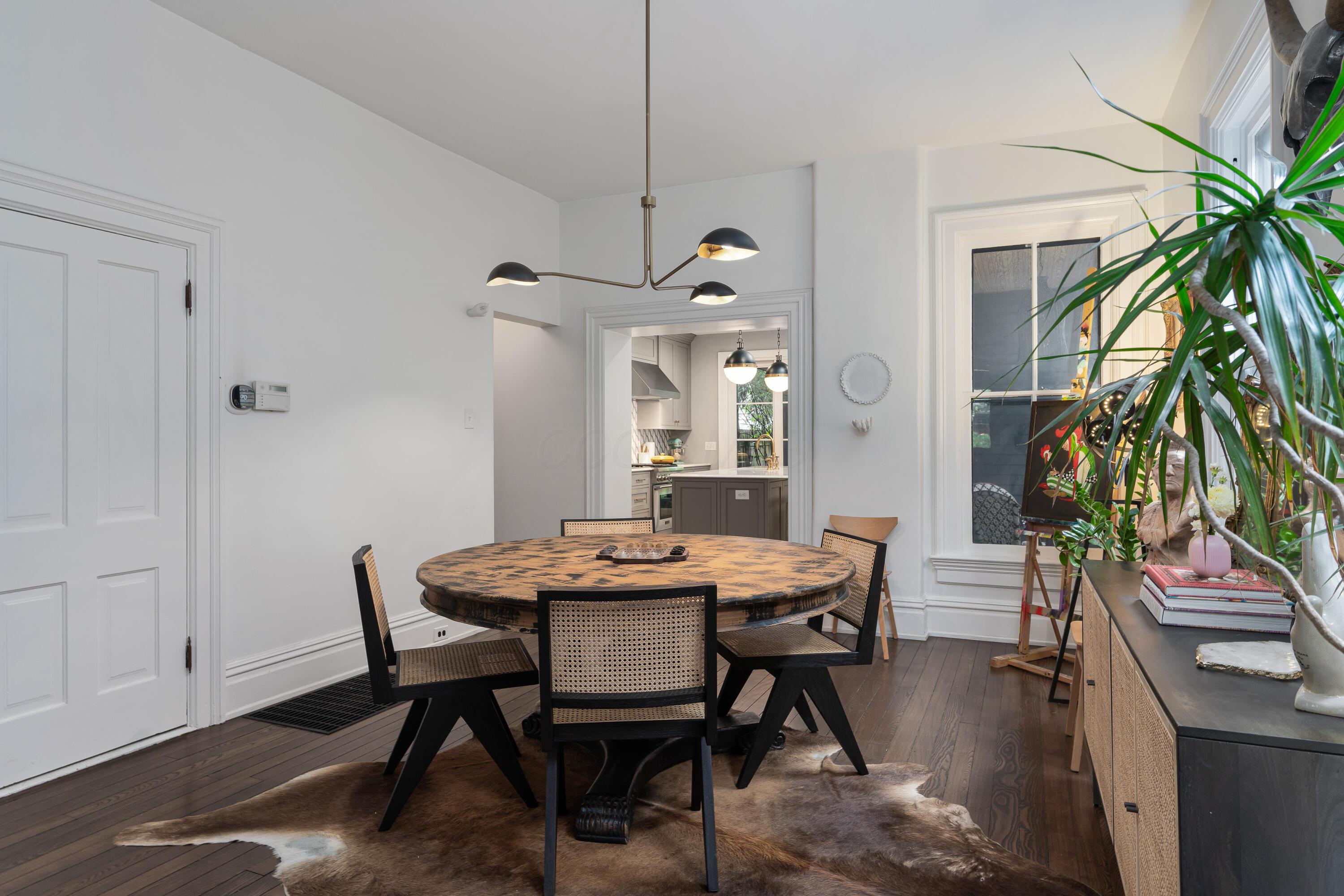 564 S 6th Street