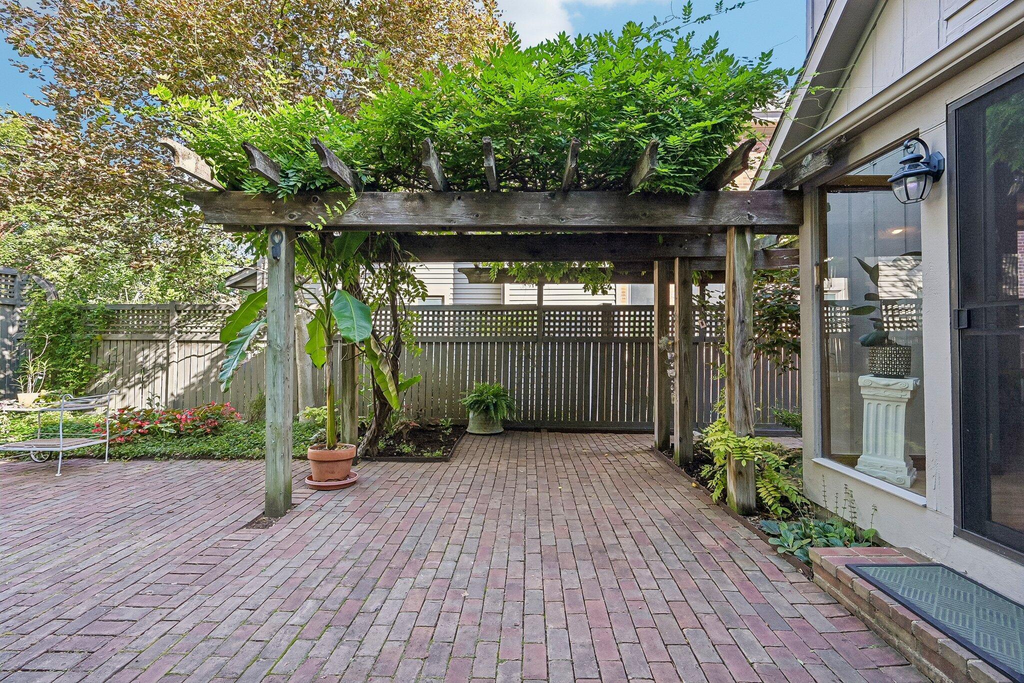 925 City Park Avenue