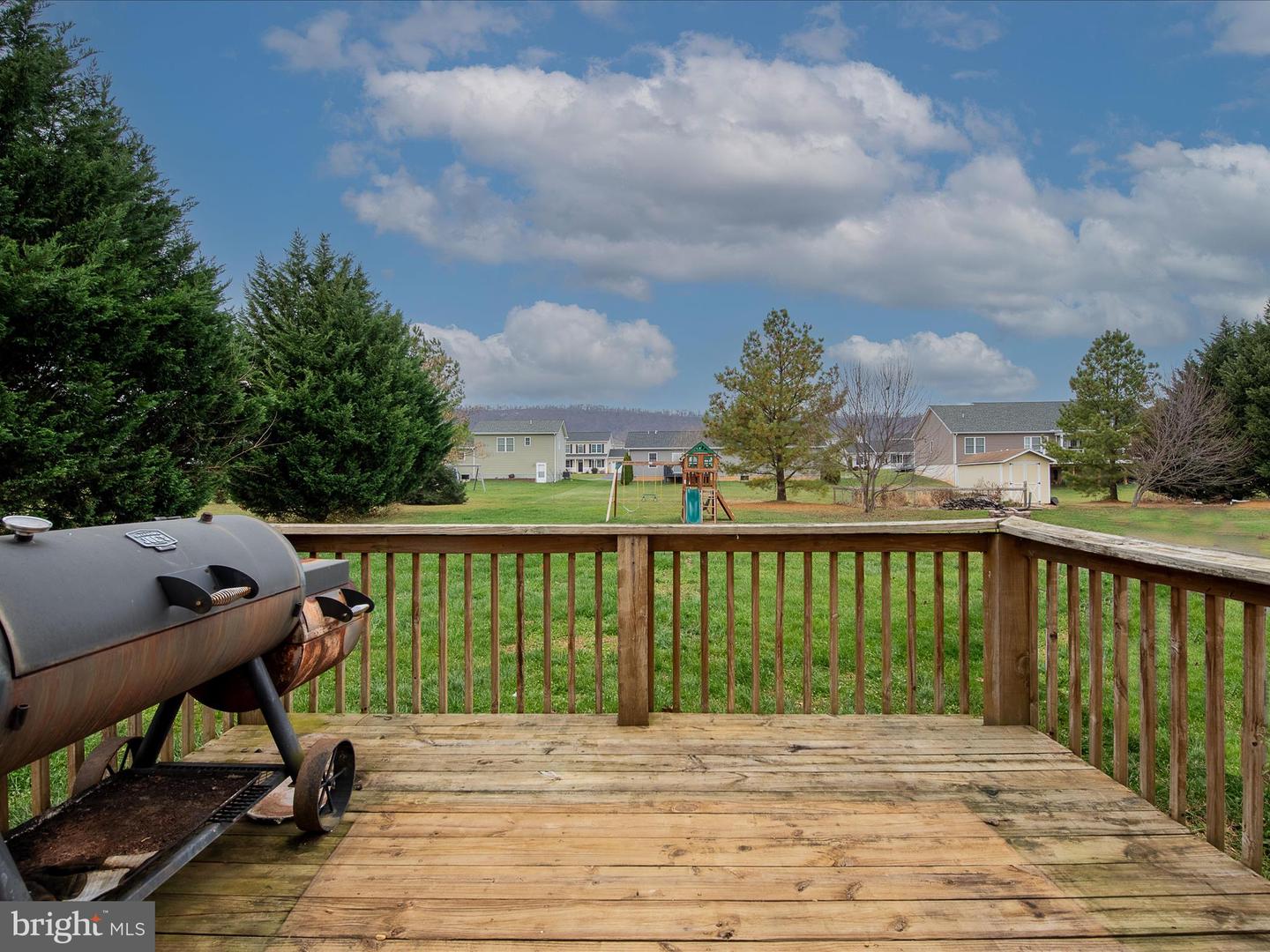 157 Riviera Dr