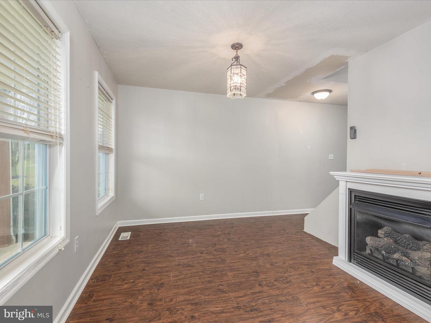 157 Riviera Dr
