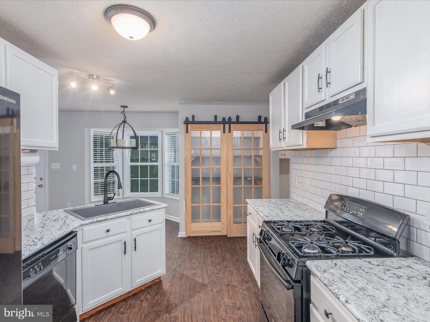 157 Riviera Dr