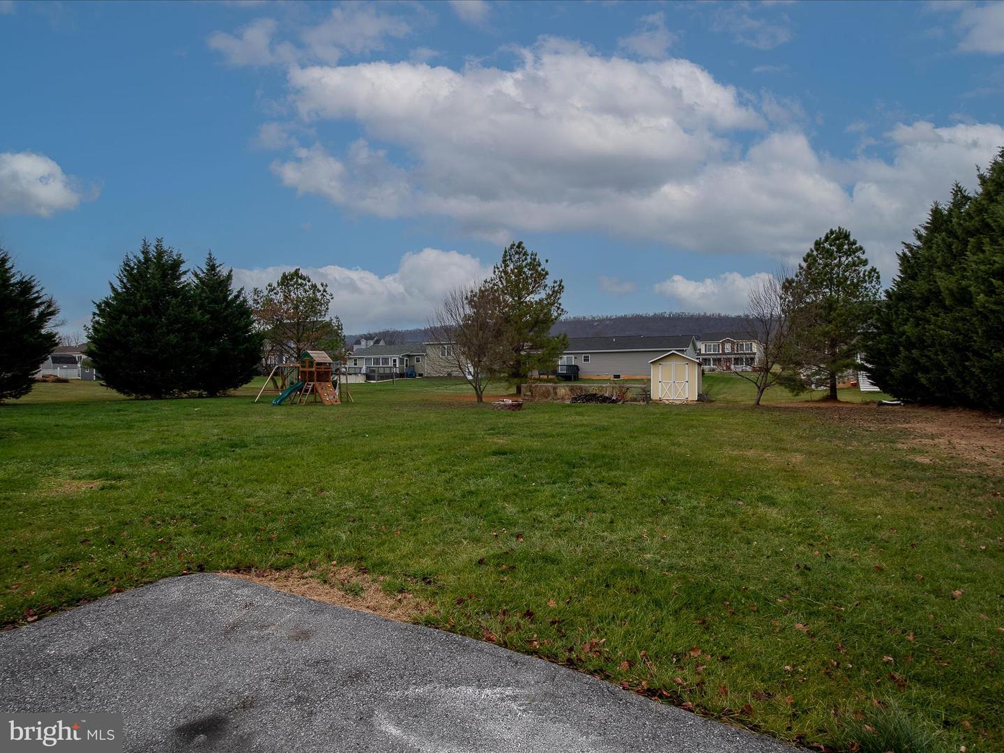 157 Riviera Dr