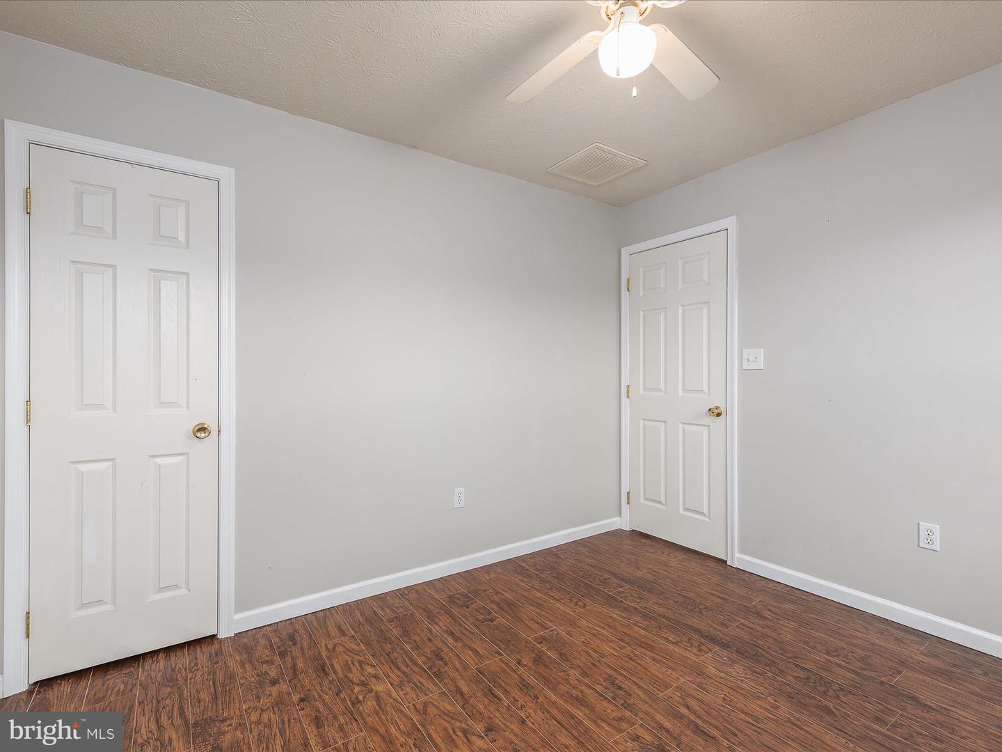 157 Riviera Dr