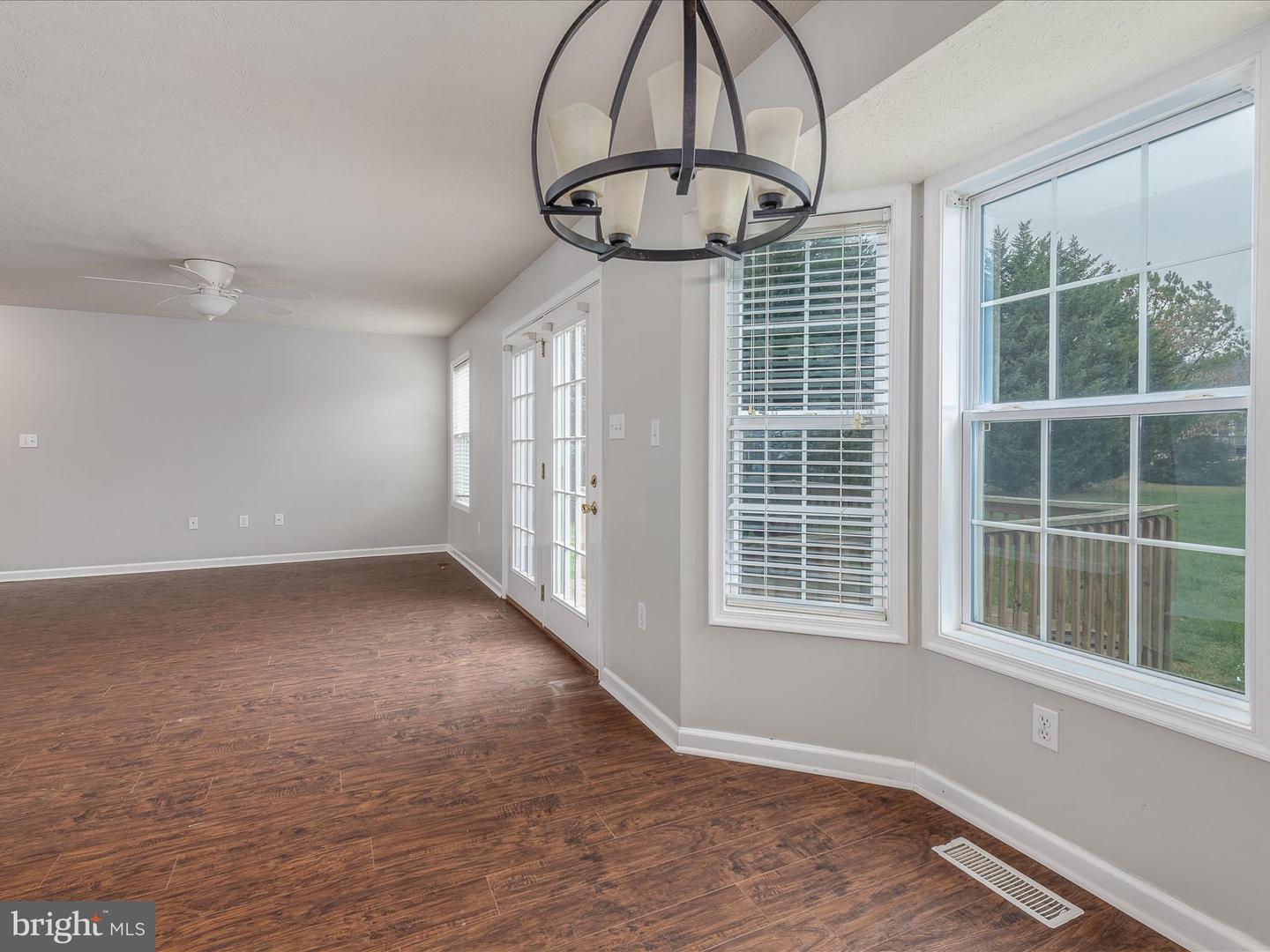 157 Riviera Dr