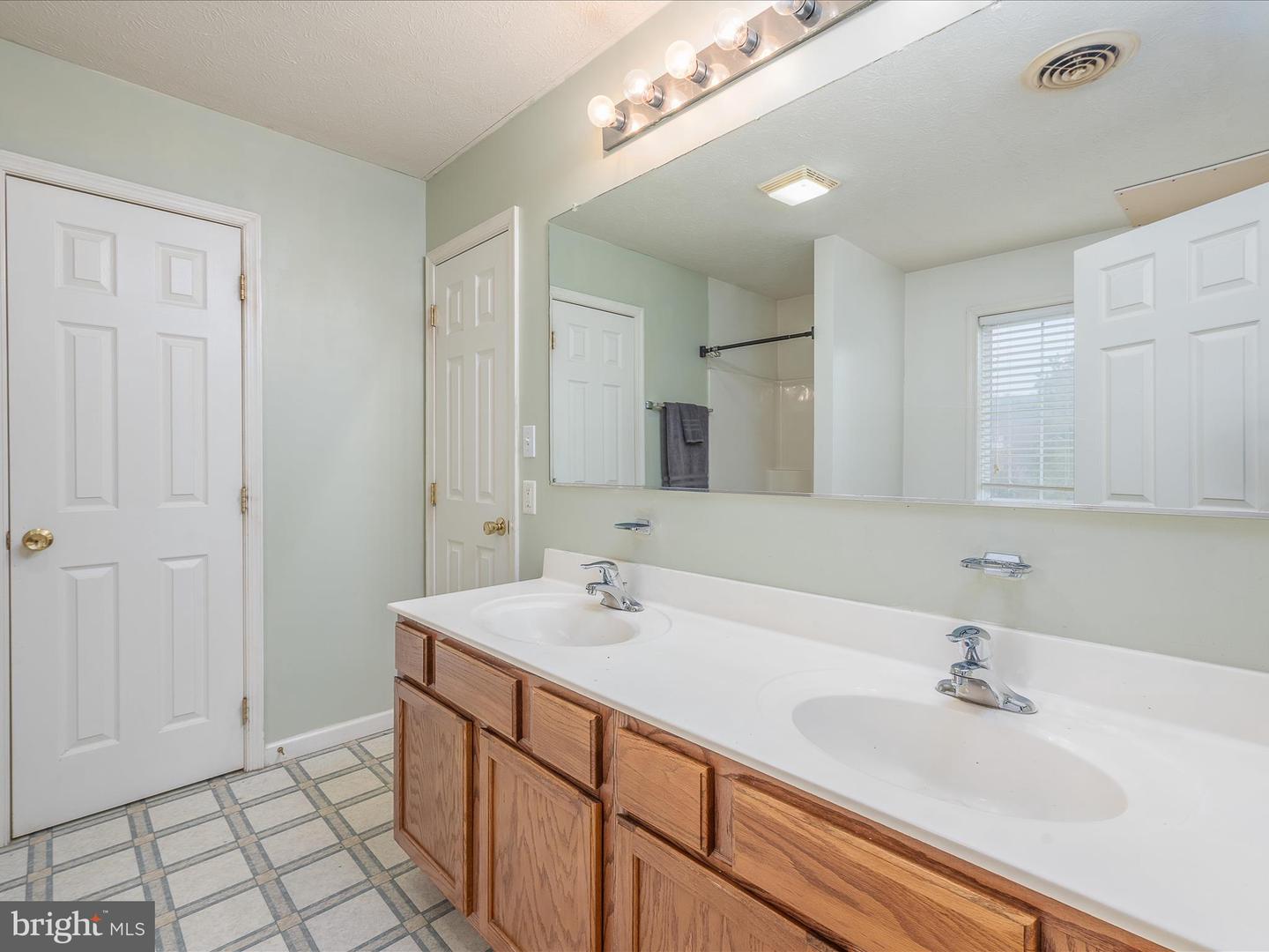 157 Riviera Dr