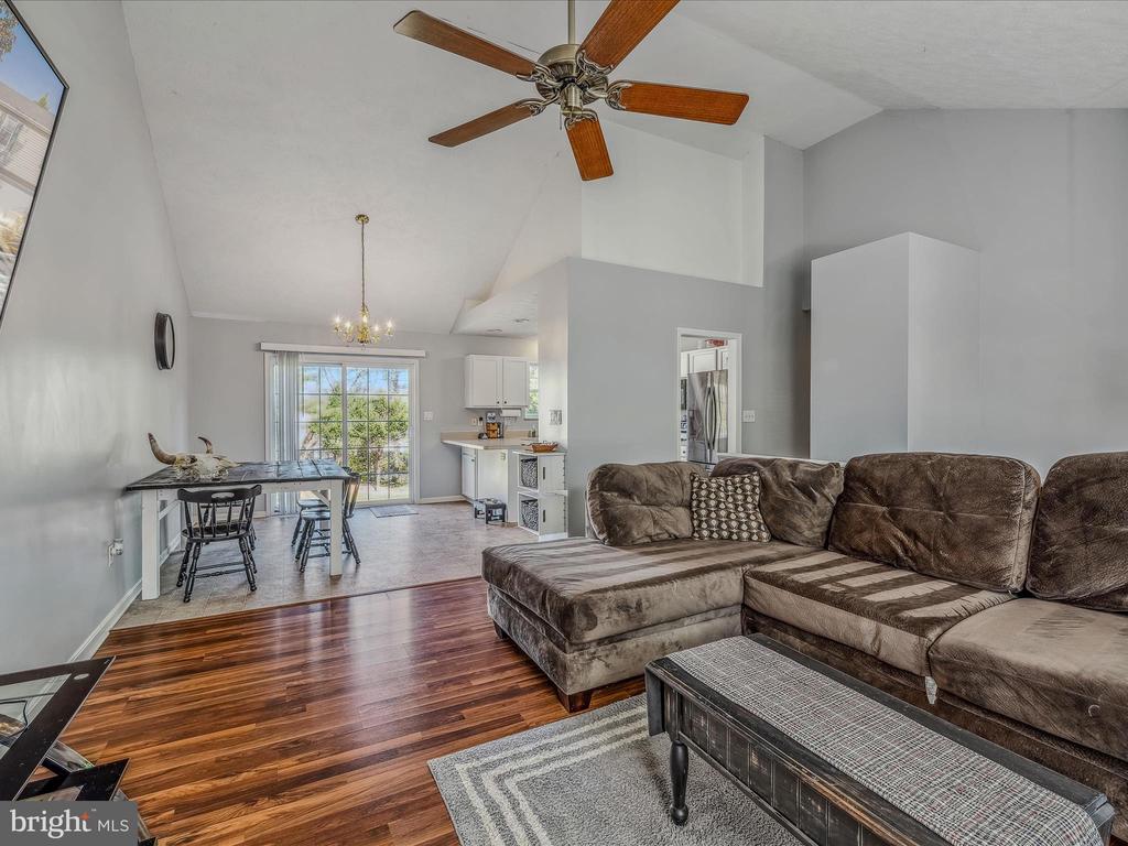 102 Artisan Way