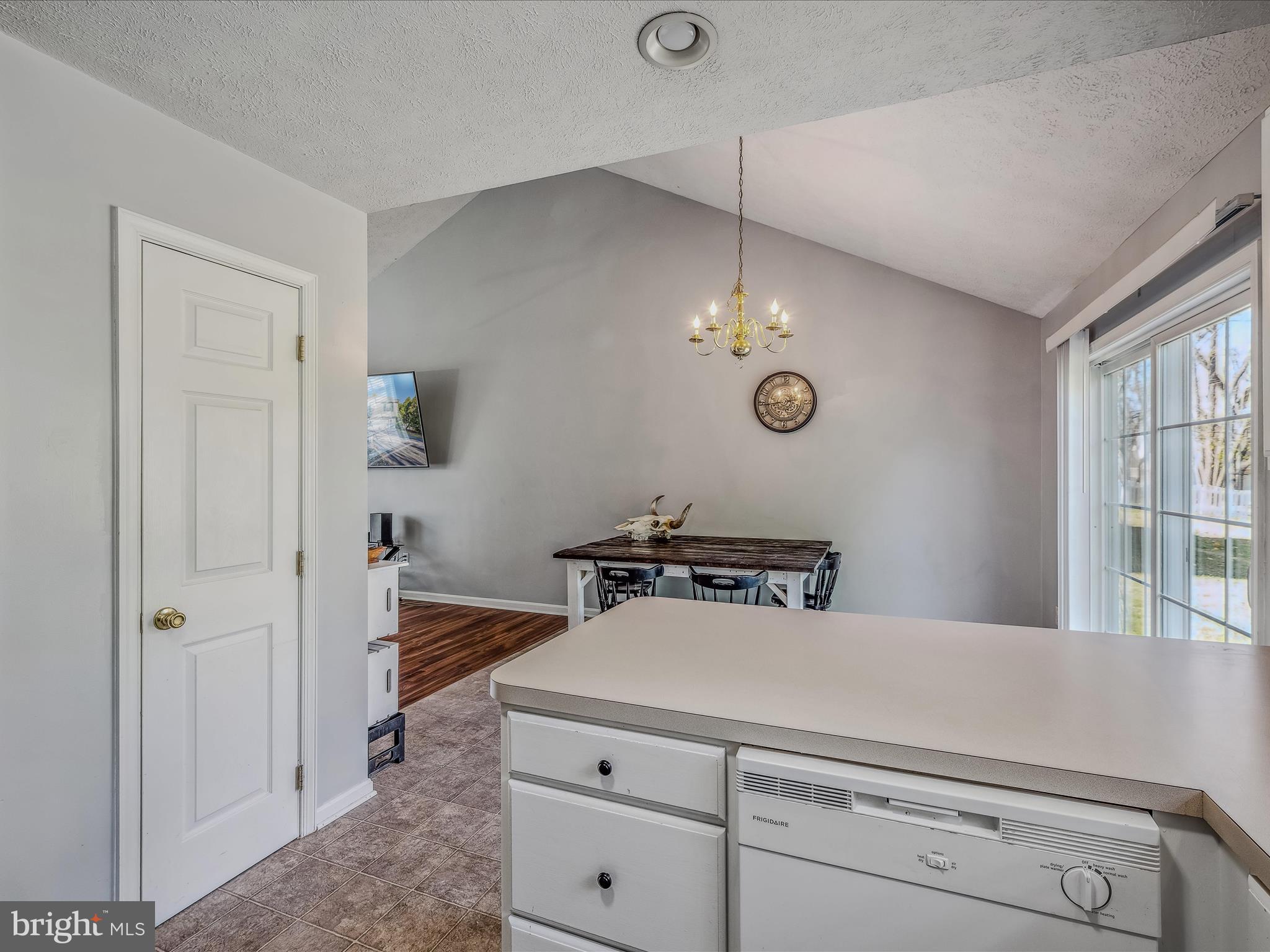 102 Artisan Way