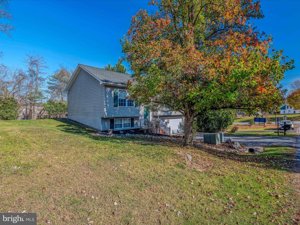 102 Artisan Way