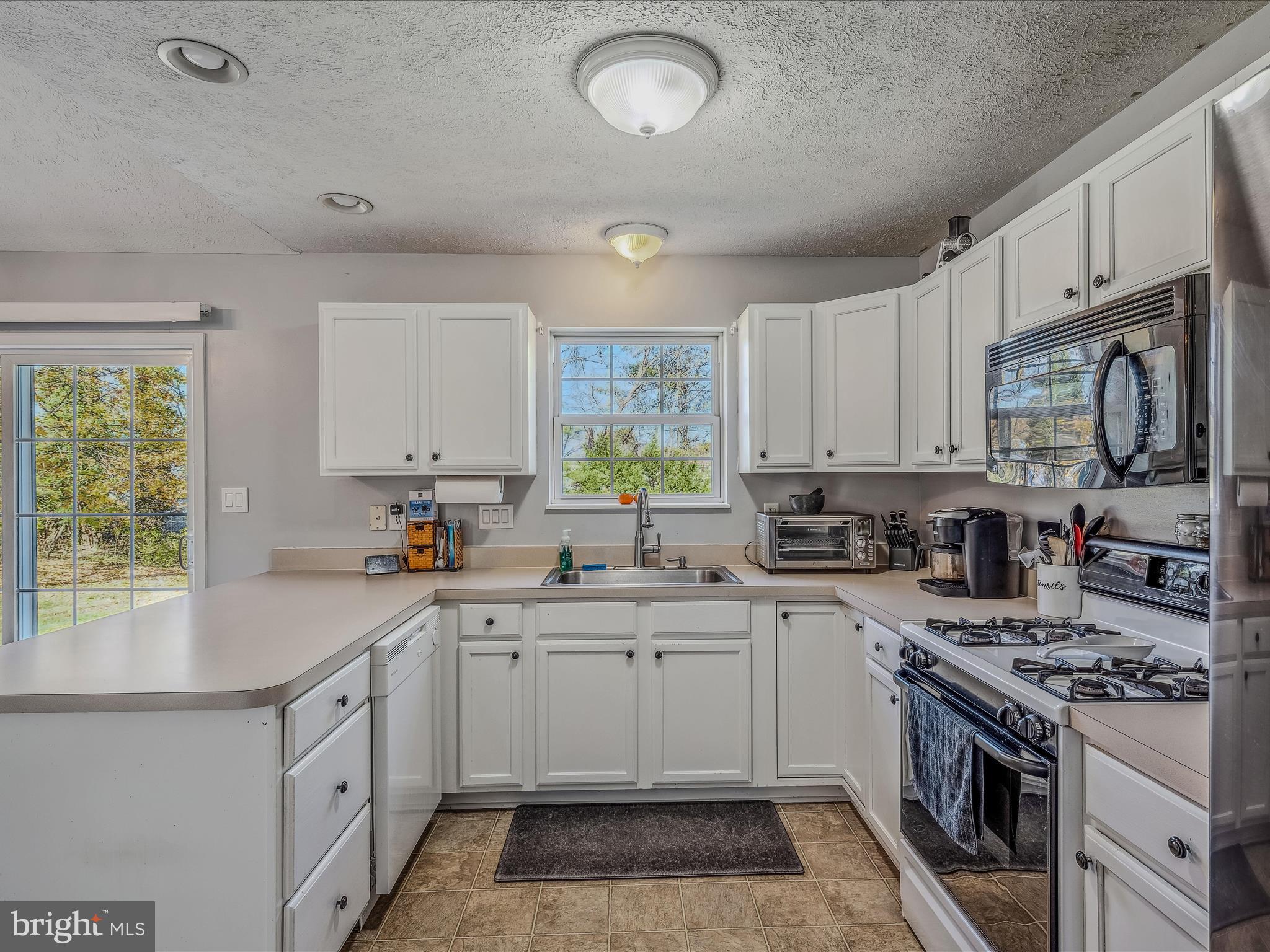 102 Artisan Way