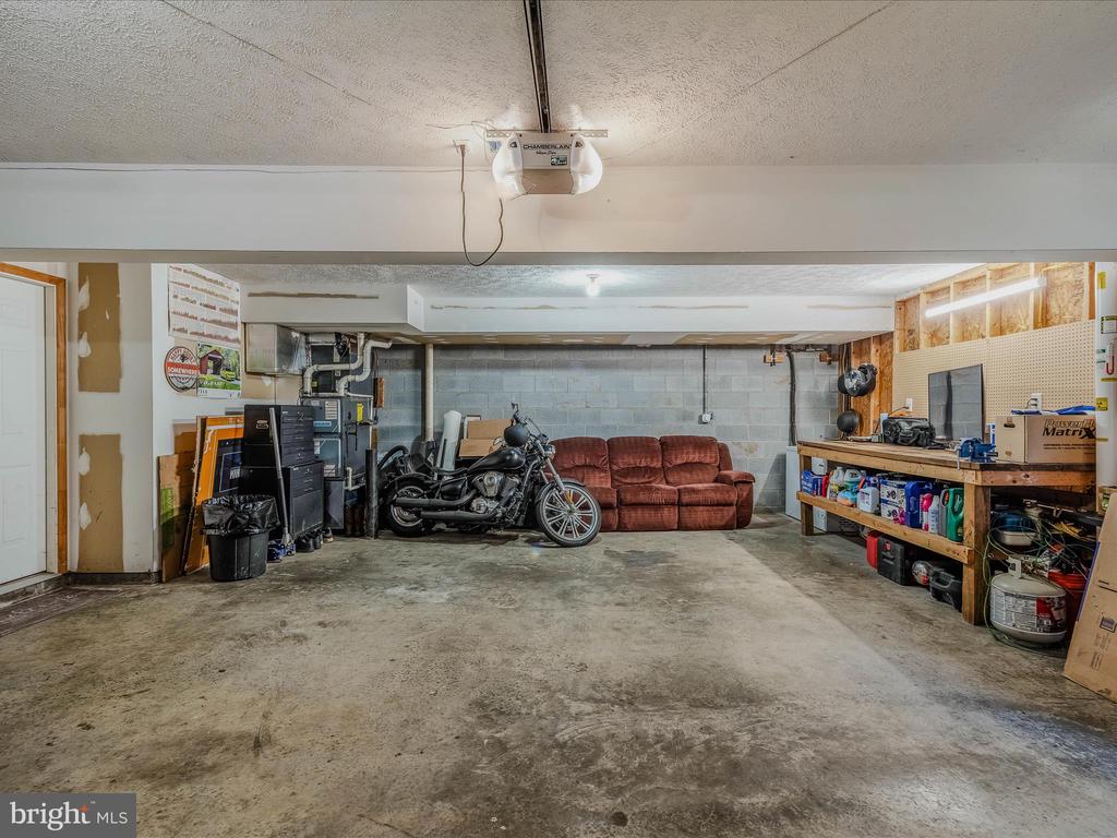 102 Artisan Way