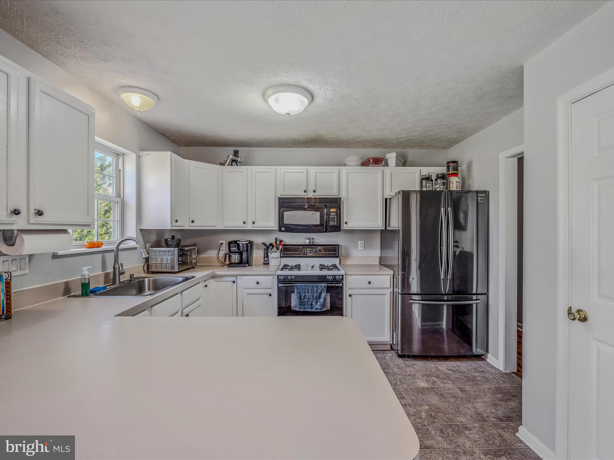 102 Artisan Way