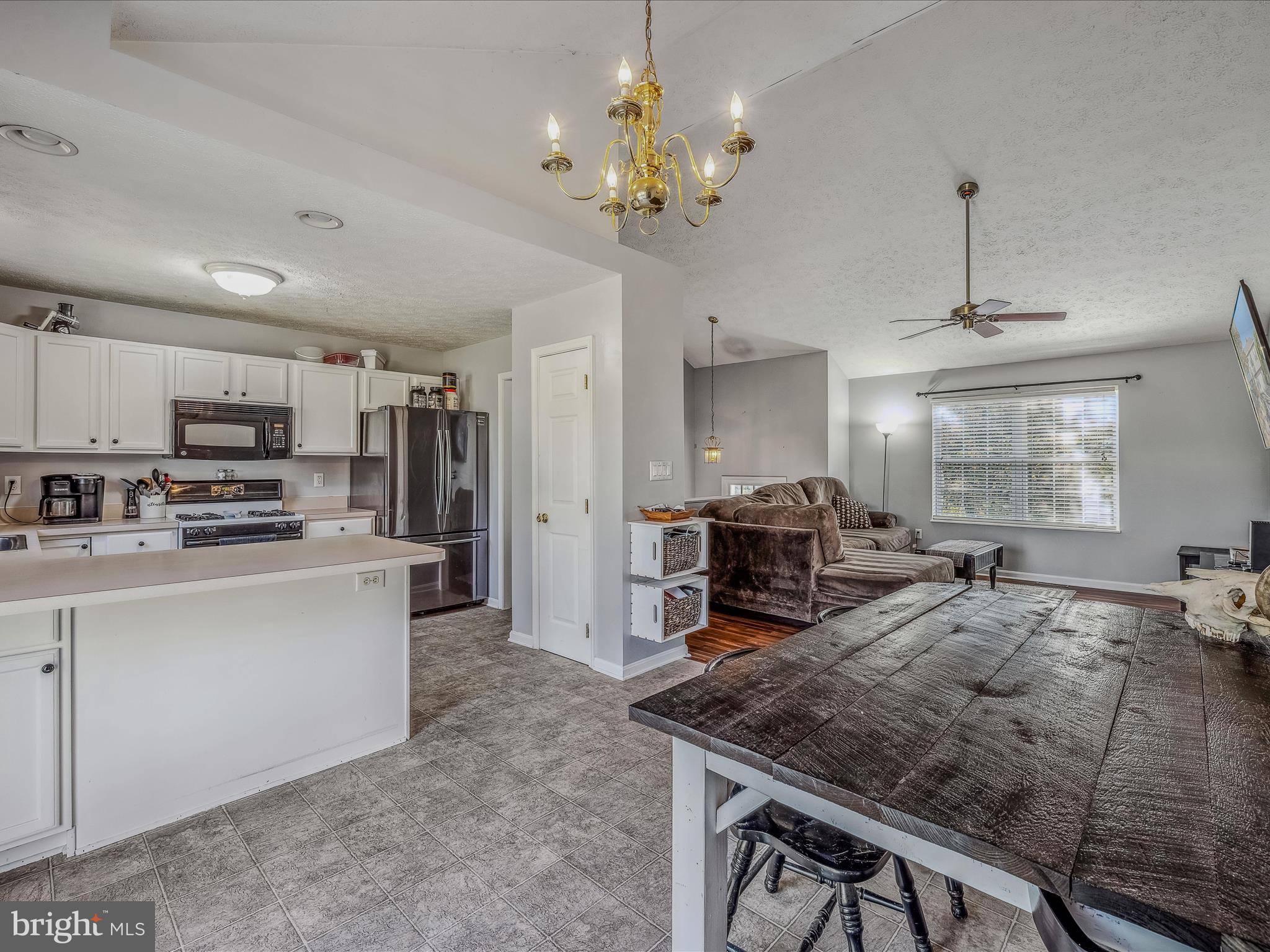 102 Artisan Way