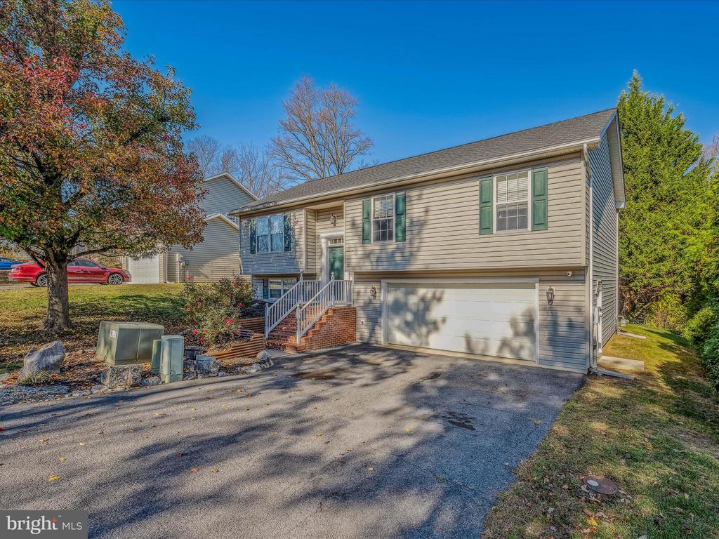 102 Artisan Way