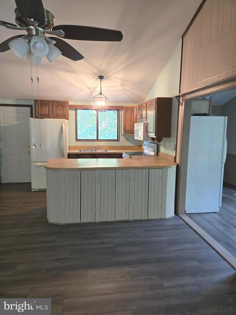 32 Rainbow Ln