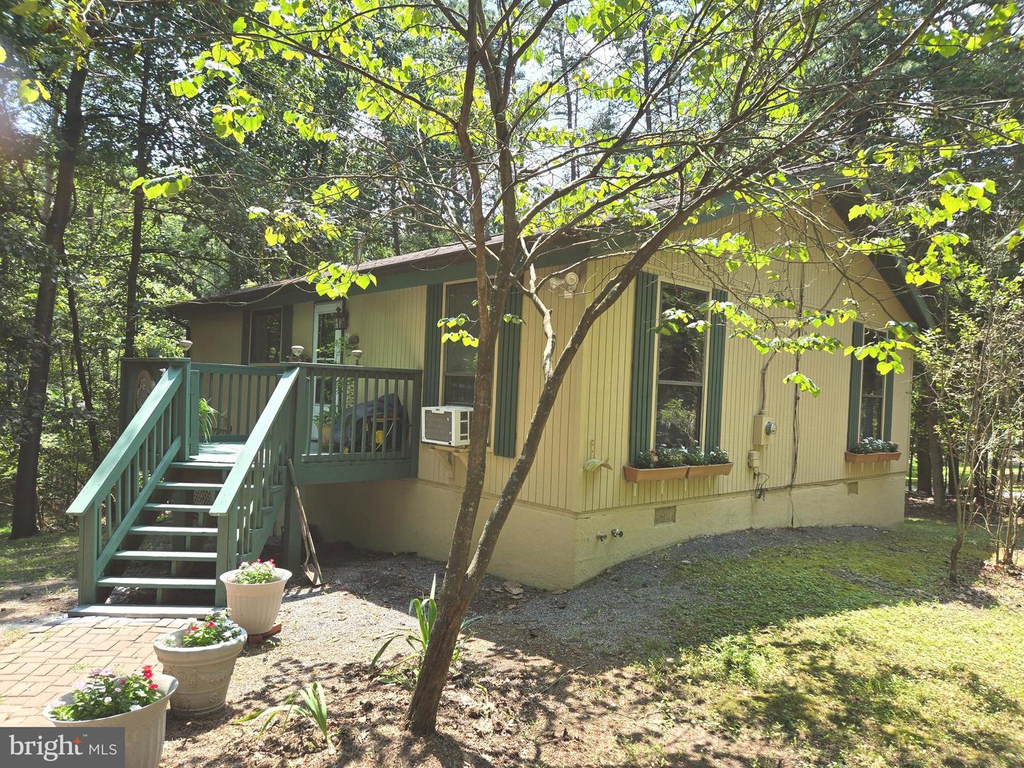 32 Rainbow Ln