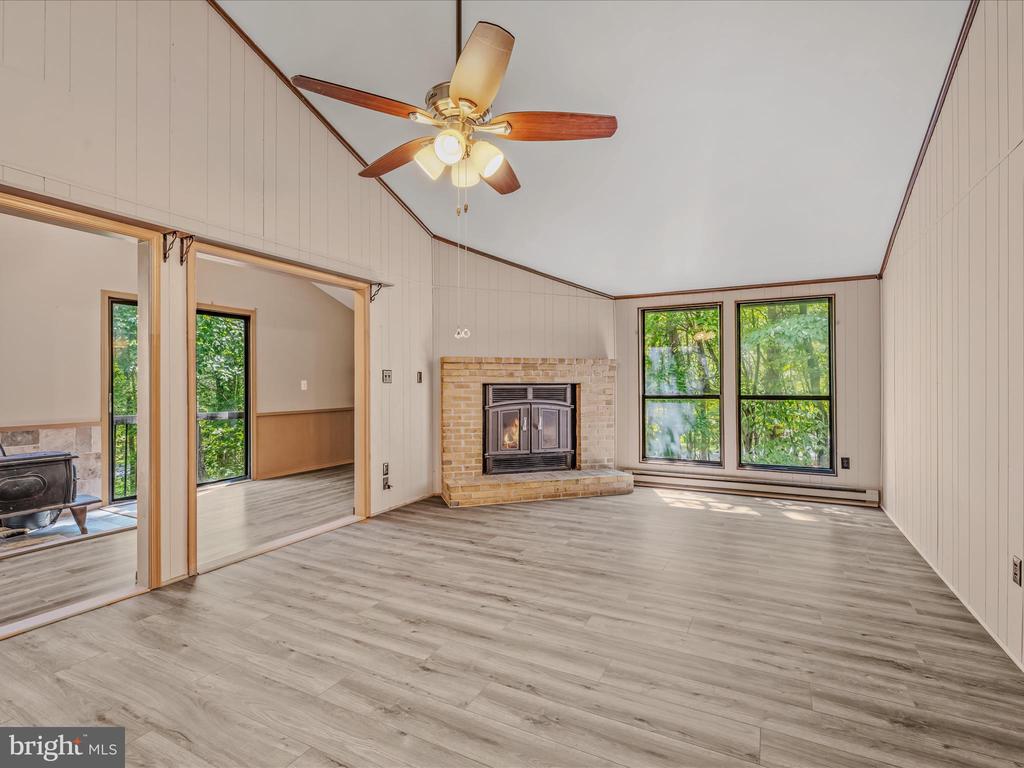 32 Rainbow Ln